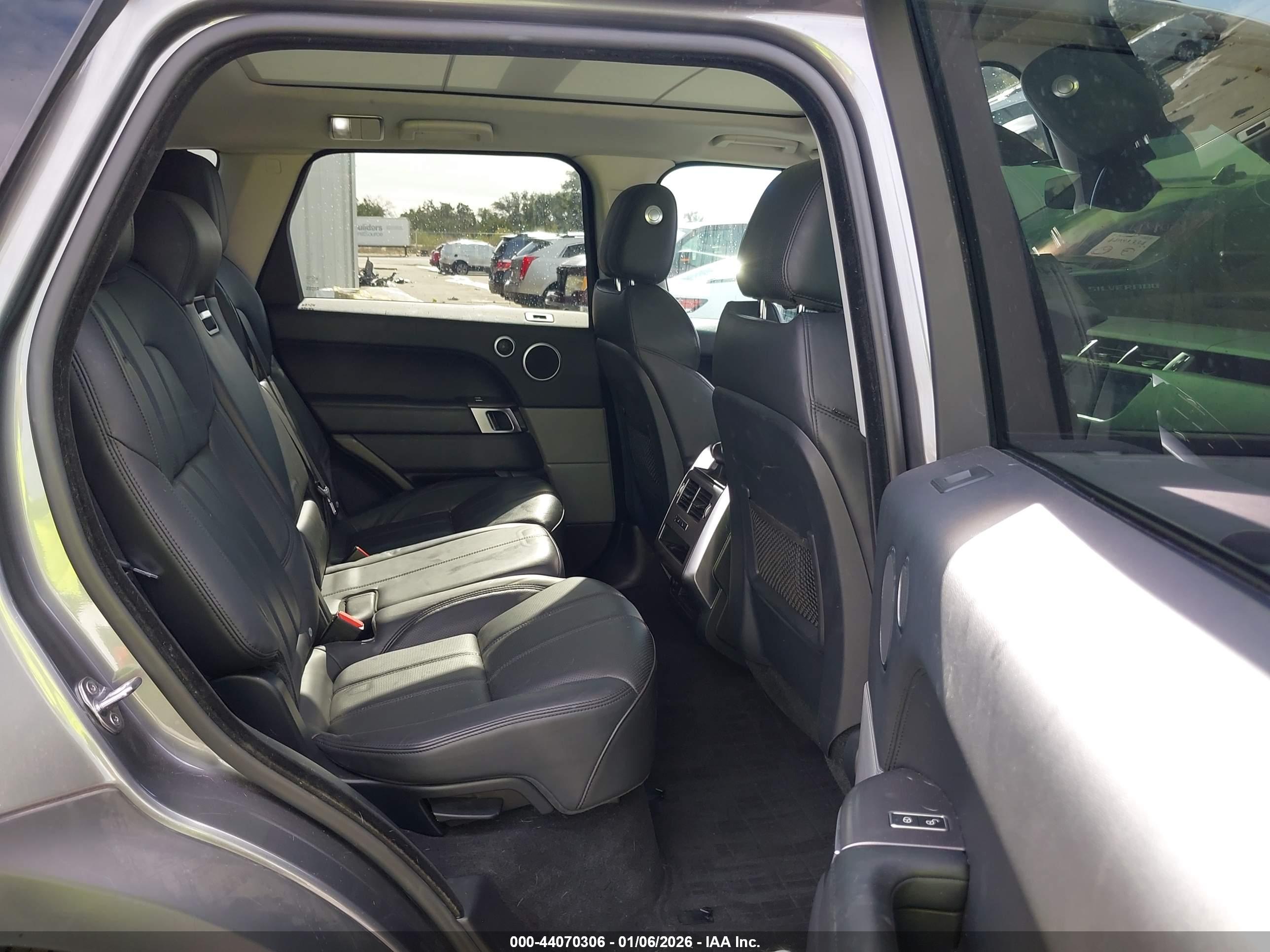 LAND ROVER image 8