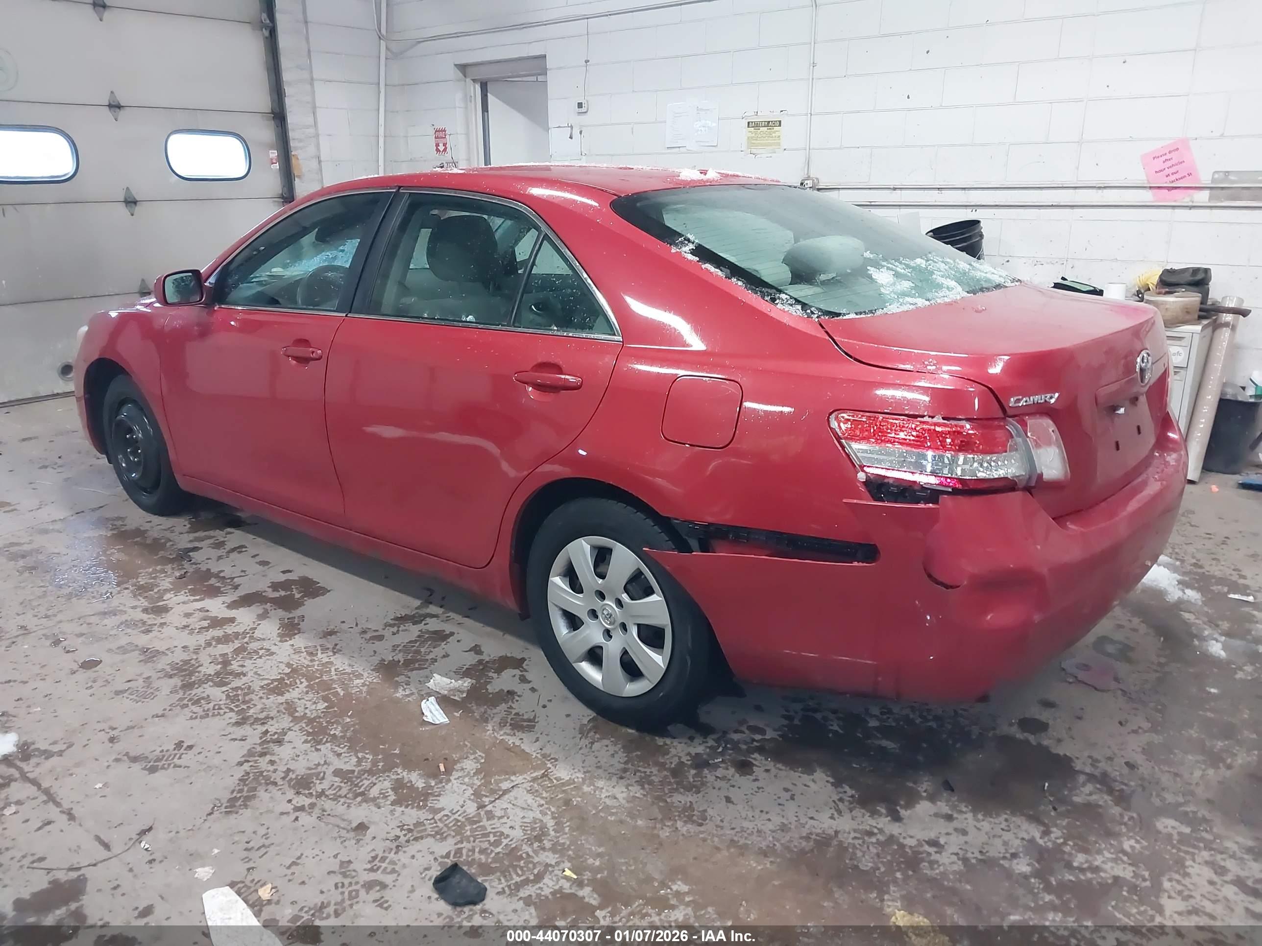TOYOTA CAMRY image 3