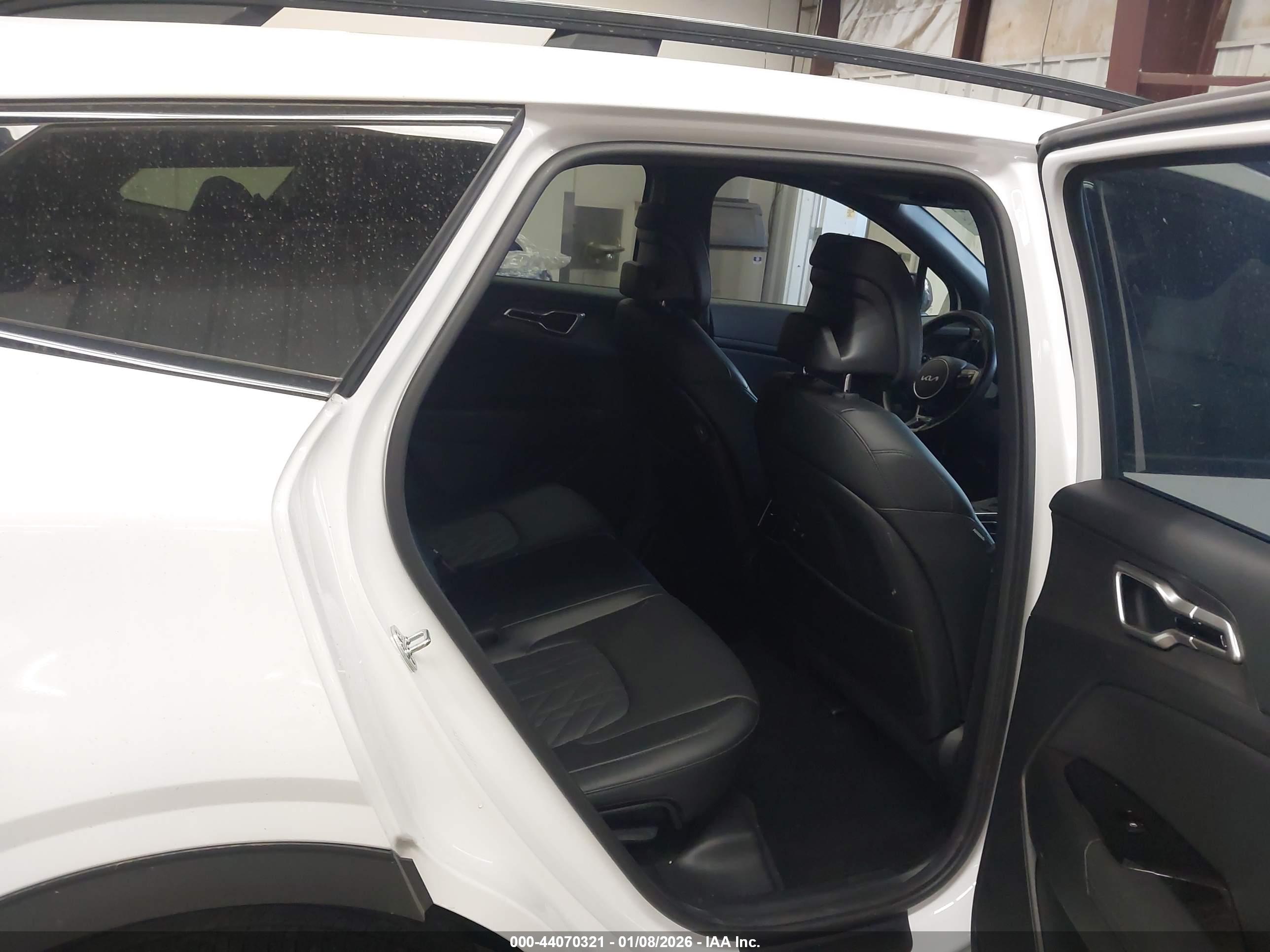 KIA SPORTAGE image 8