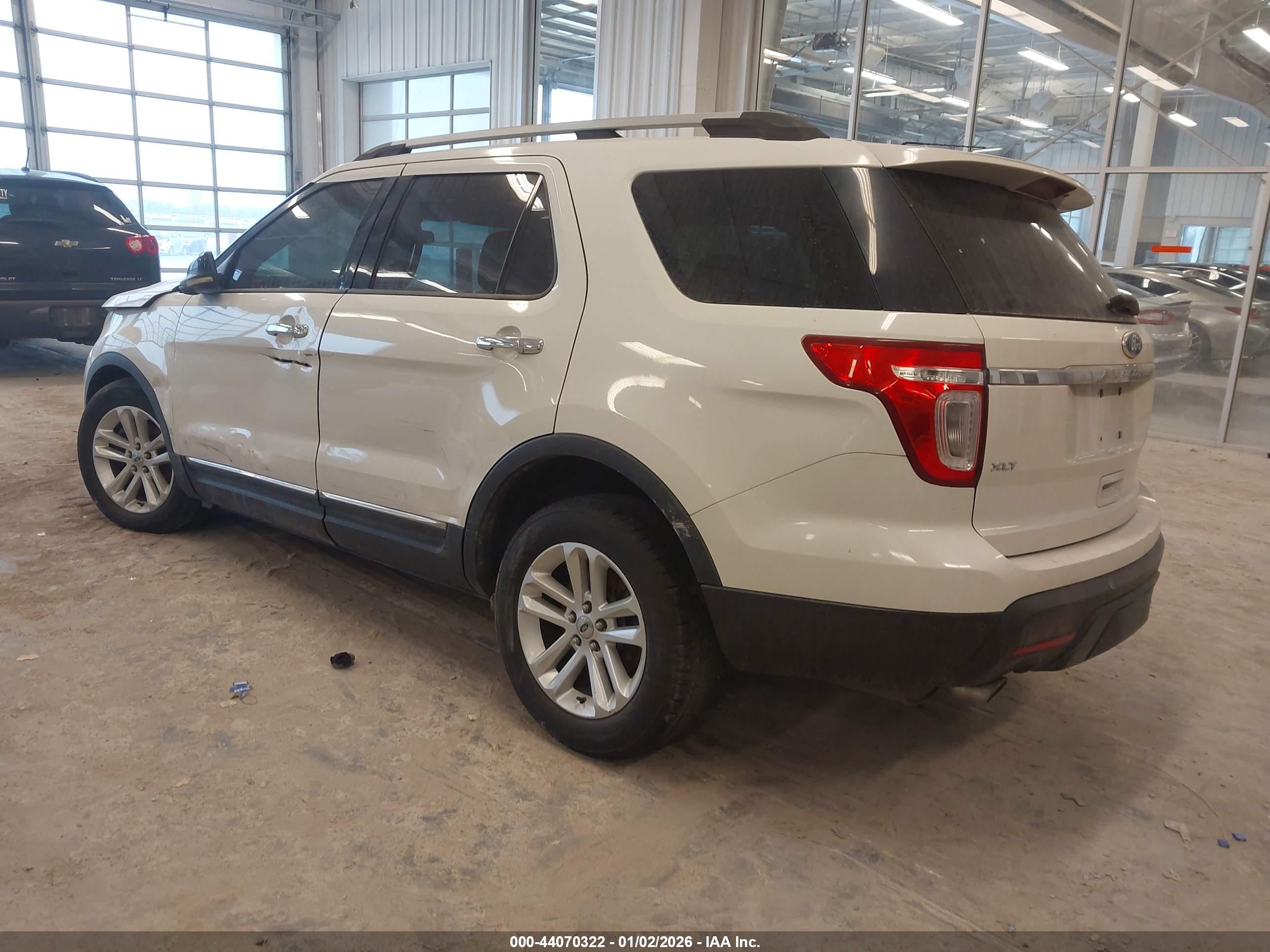 FORD EXPLORER image 3