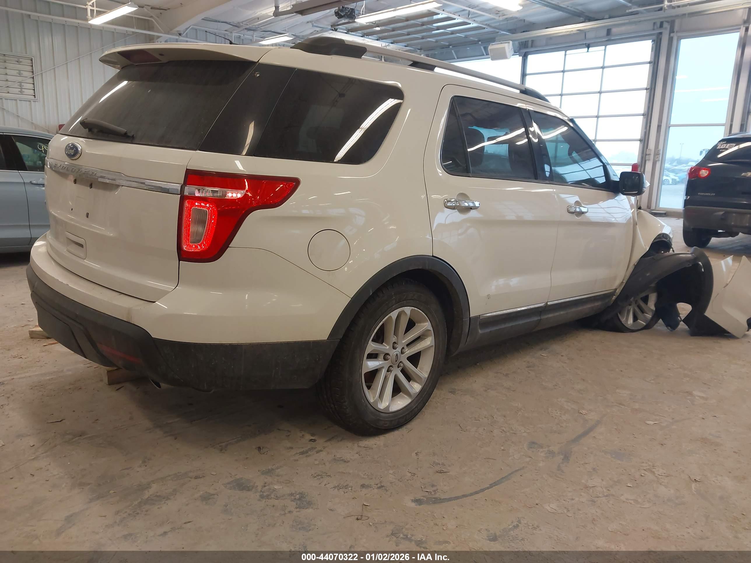 FORD EXPLORER image 4