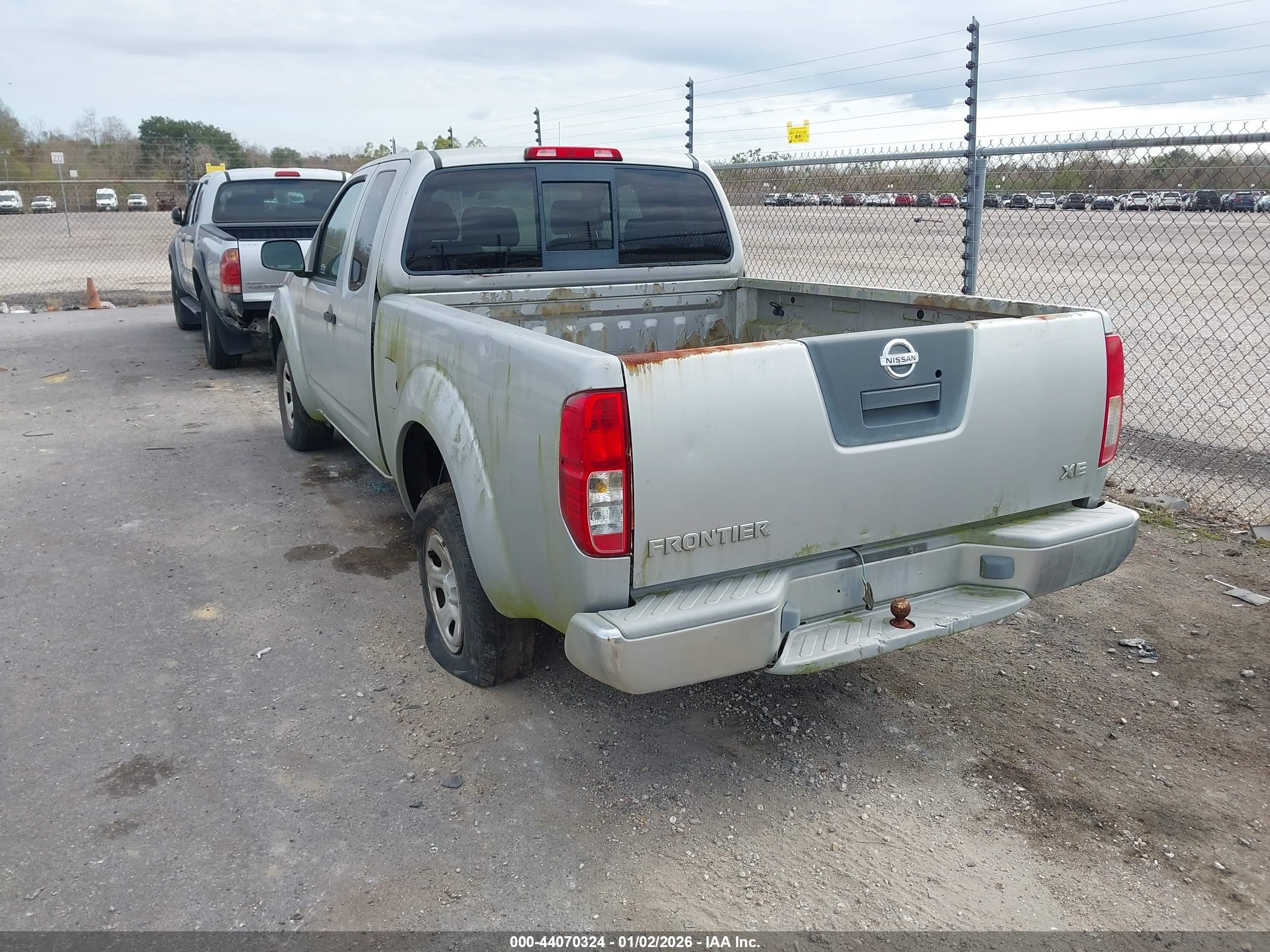 NISSAN FRONTIER image 3