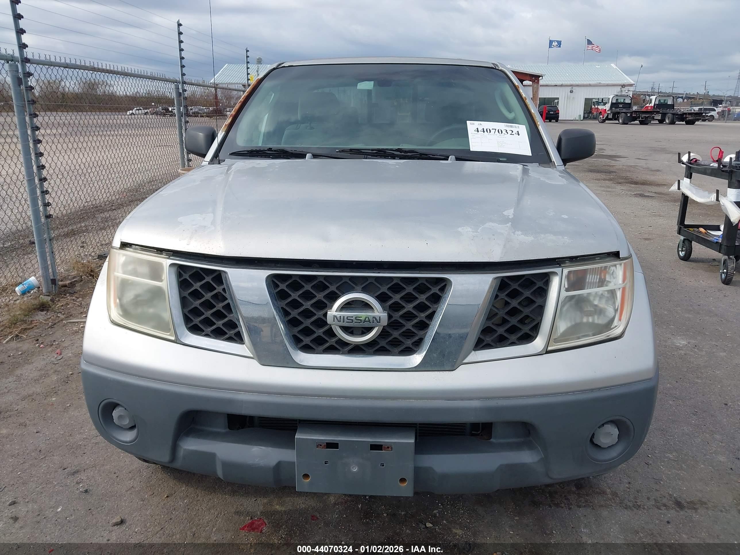 NISSAN FRONTIER image 6
