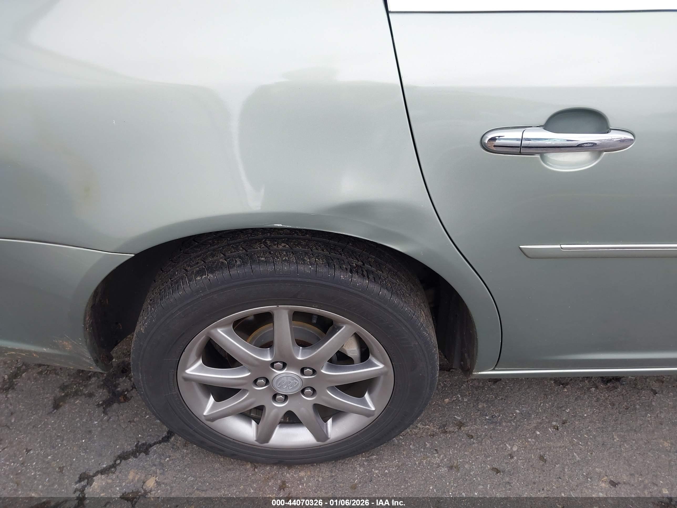 BUICK LUCERNE image 6