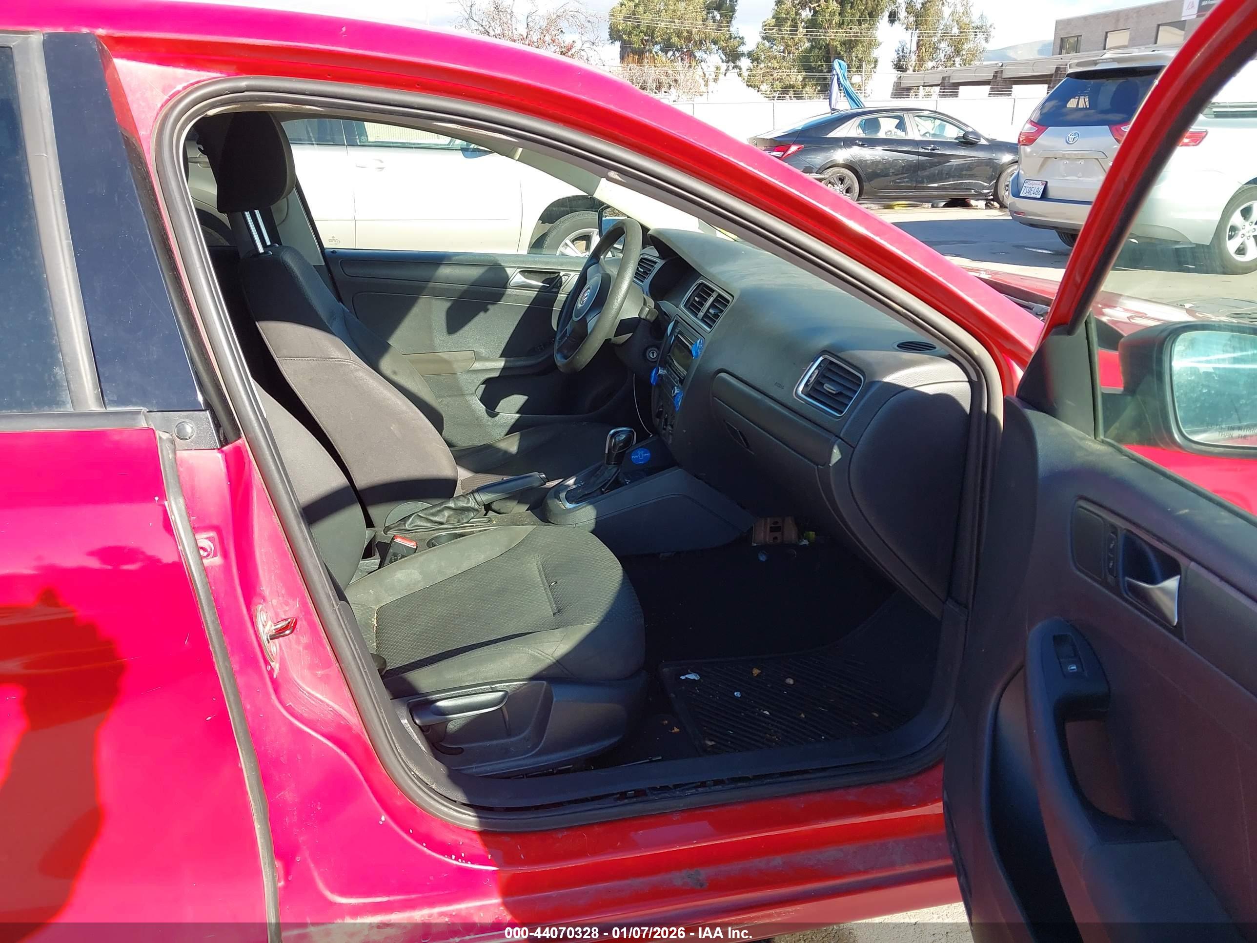 VOLKSWAGEN JETTA image 5