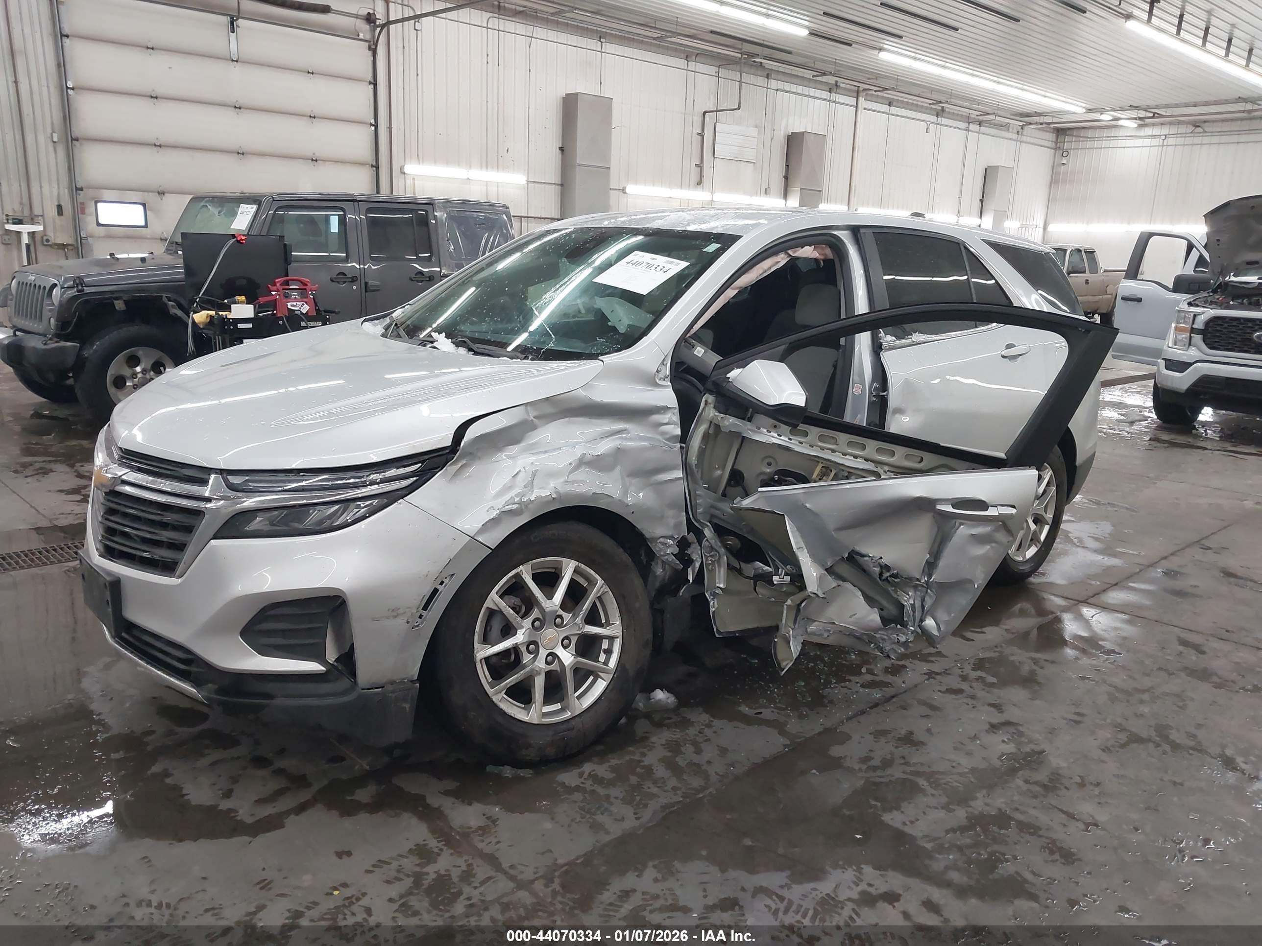 CHEVROLET EQUINOX image 2