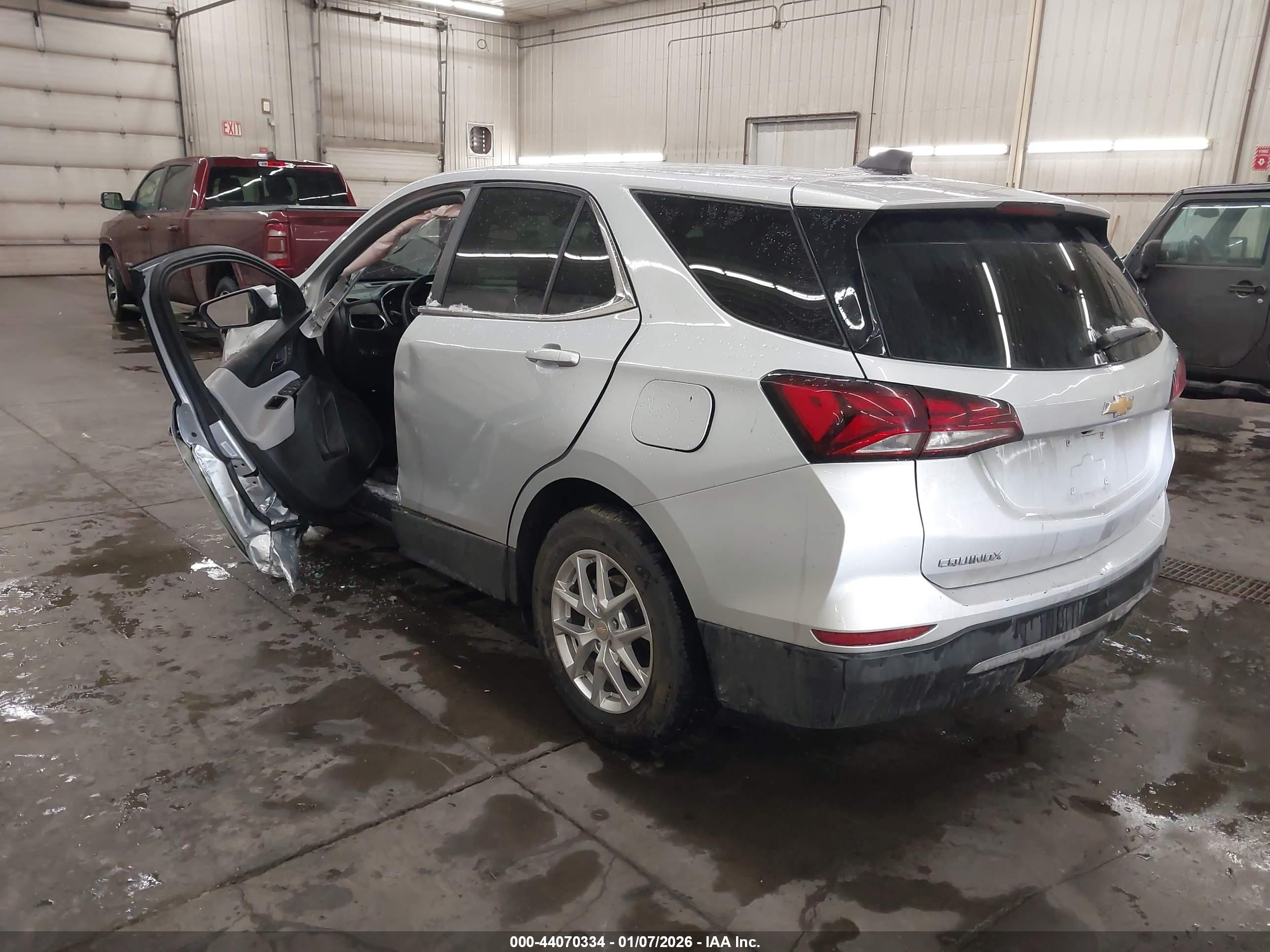 CHEVROLET EQUINOX image 3