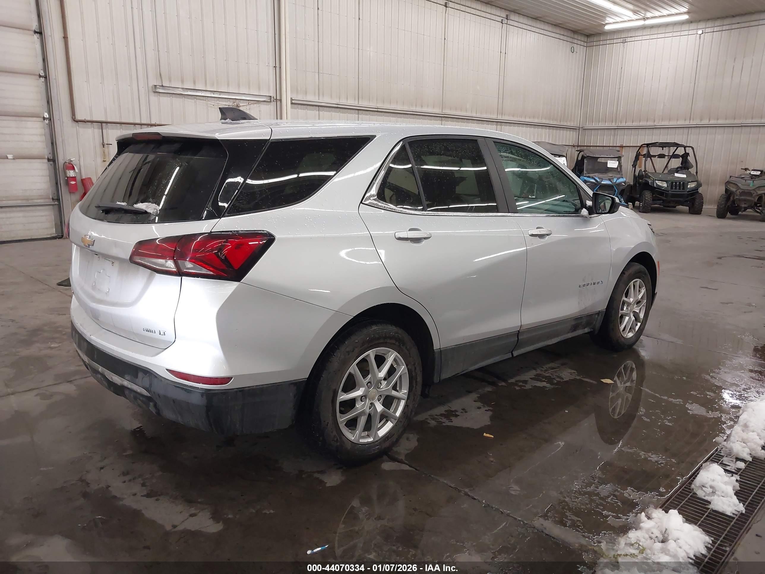 CHEVROLET EQUINOX image 4