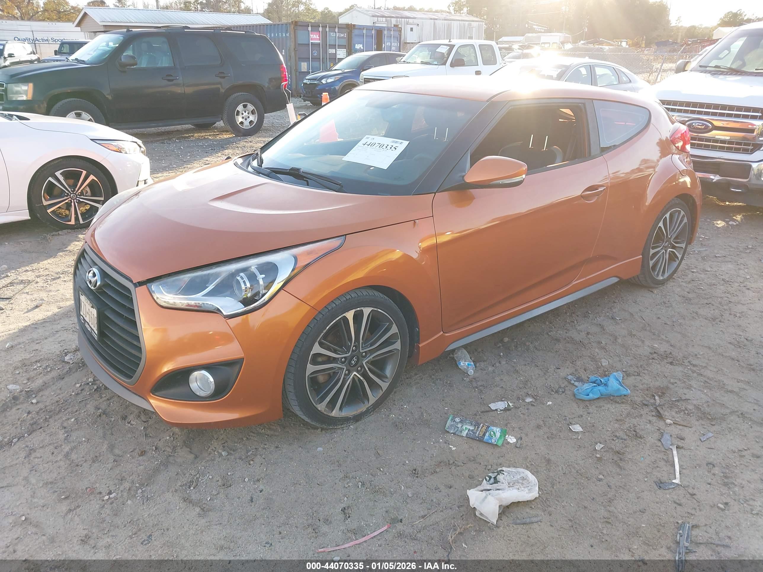 HYUNDAI VELOSTER image 2