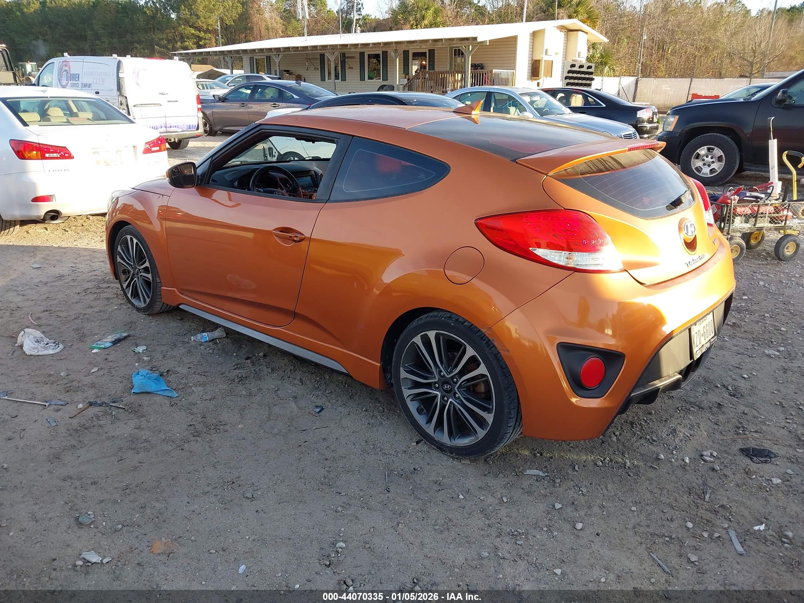 HYUNDAI VELOSTER image 3