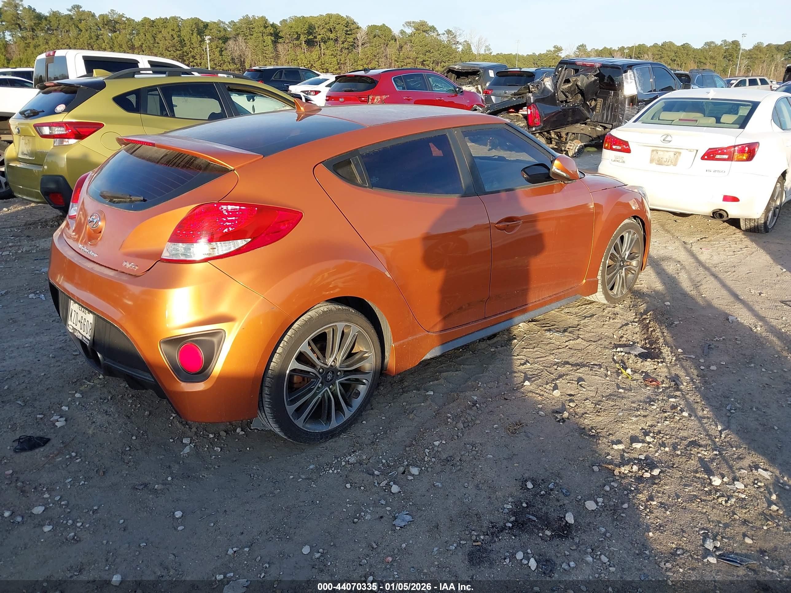 HYUNDAI VELOSTER image 4
