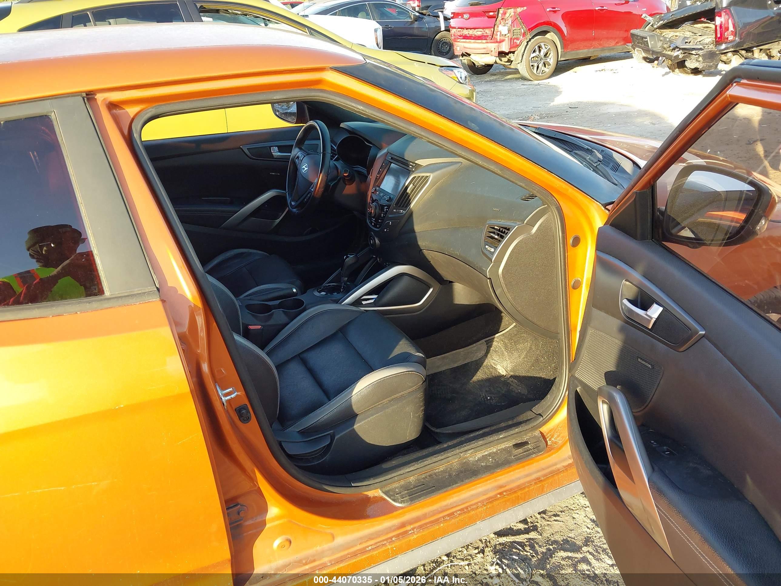 HYUNDAI VELOSTER image 5