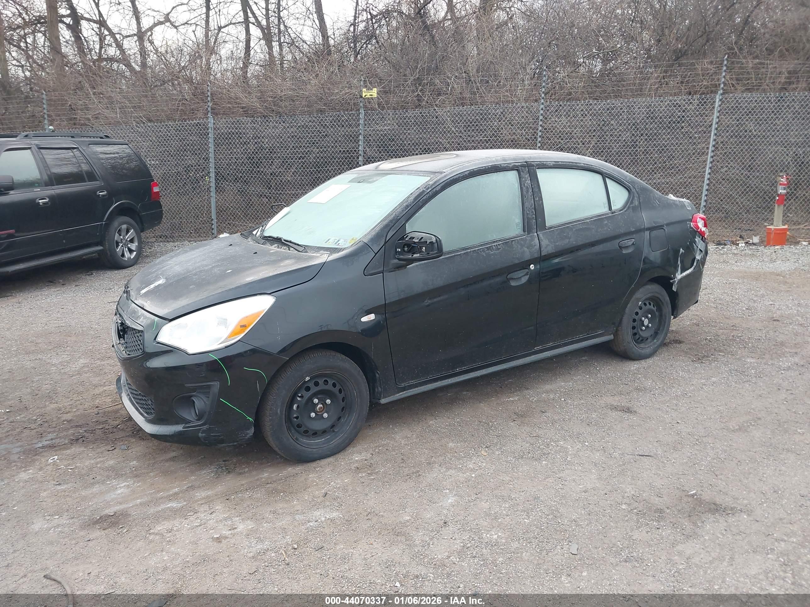 MITSUBISHI MIRAGE image 2