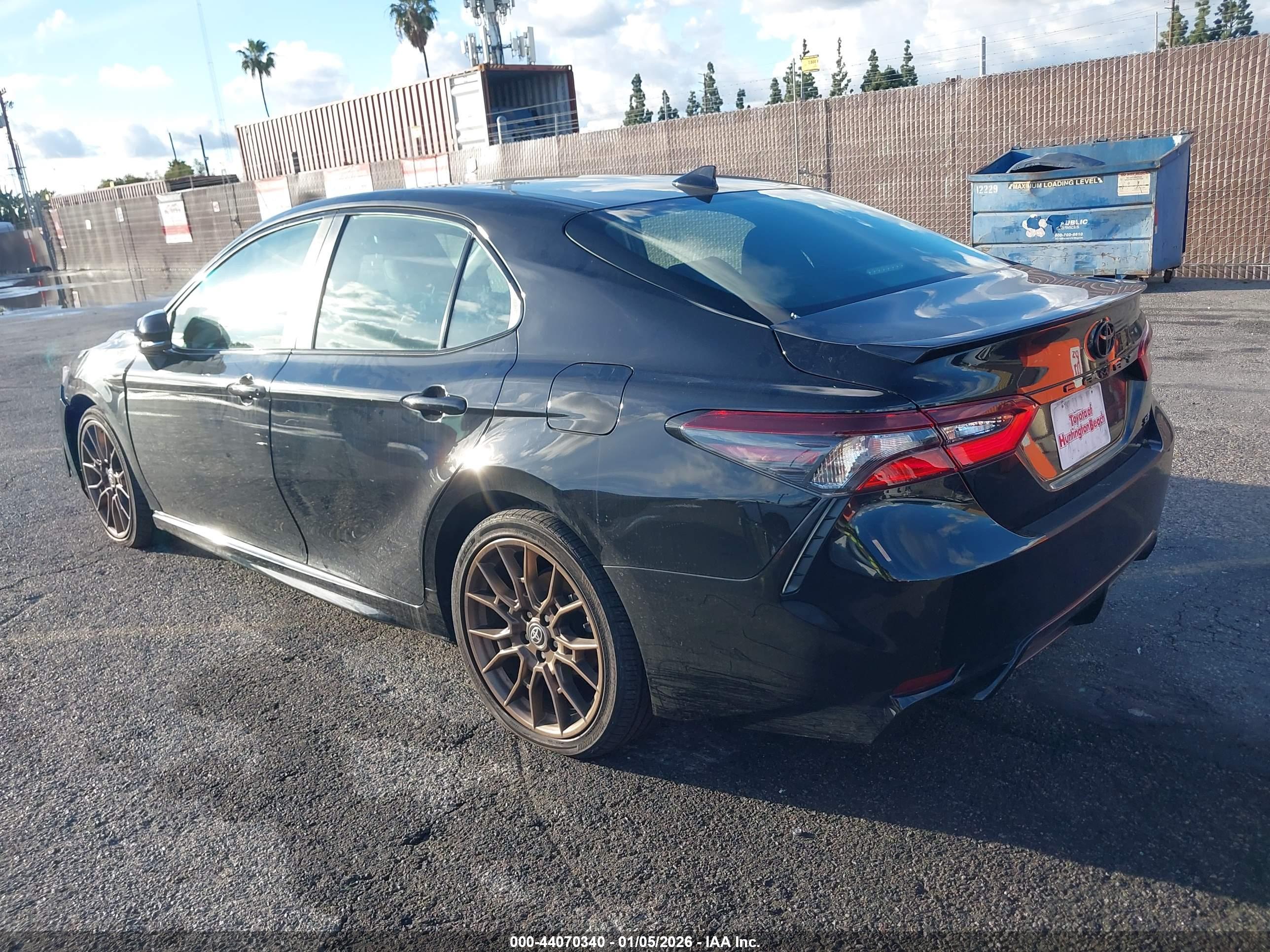 TOYOTA CAMRY image 3