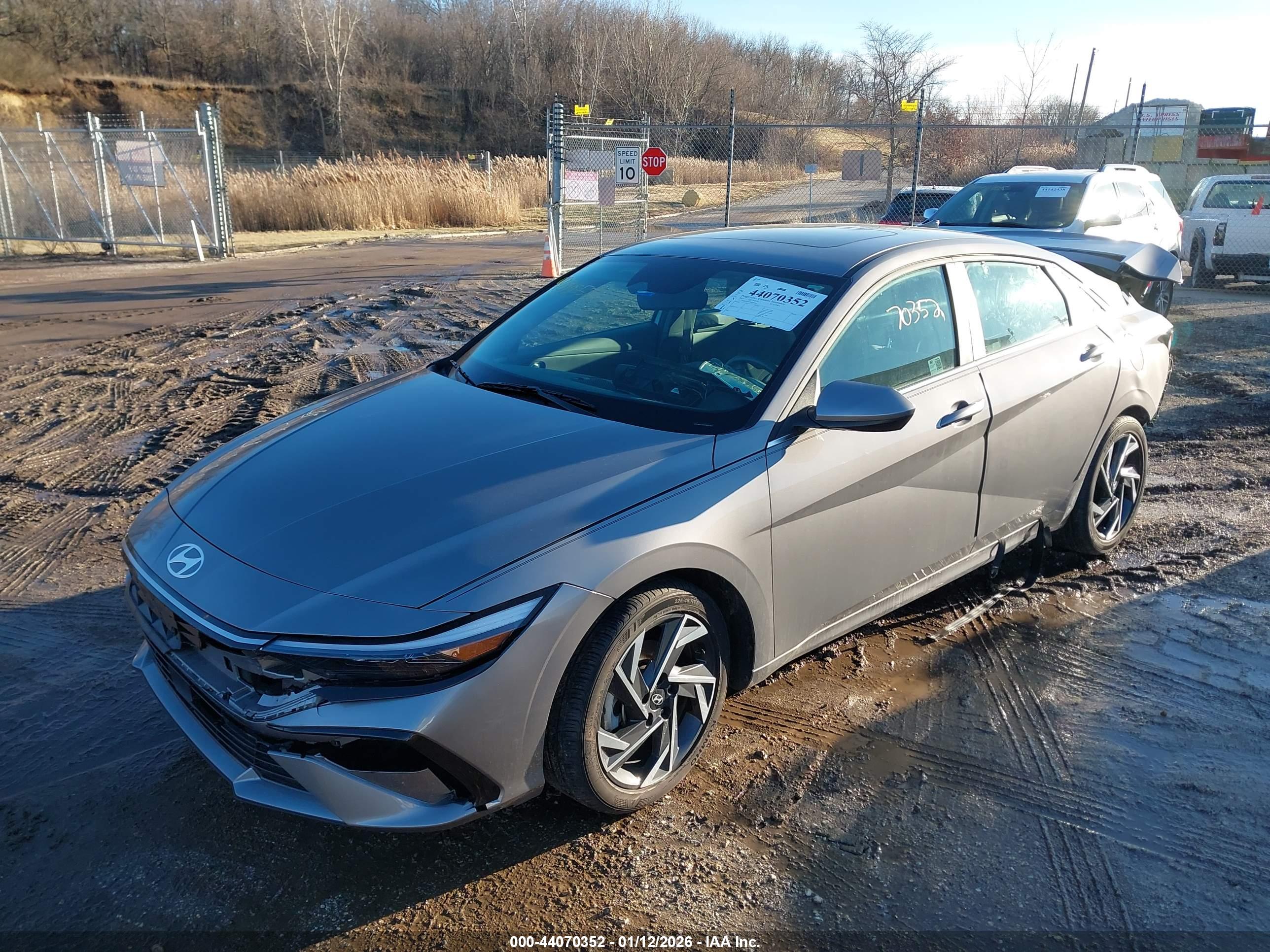 HYUNDAI ELANTRA image 2