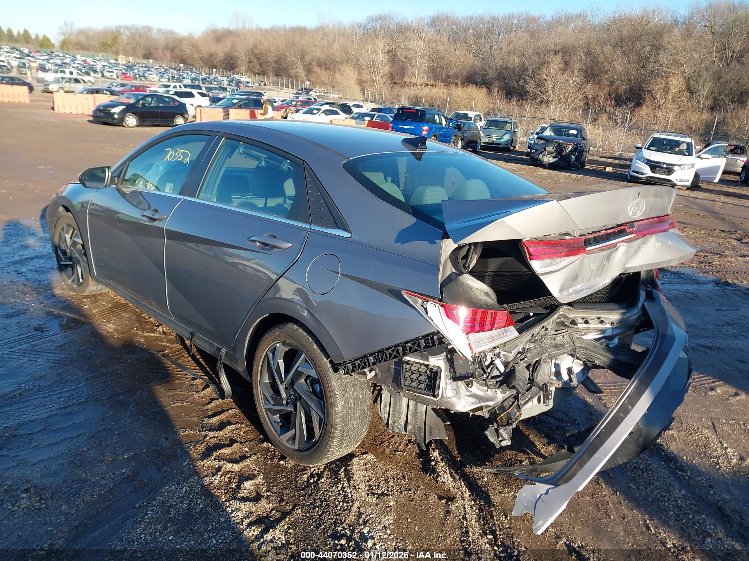 HYUNDAI ELANTRA image 3