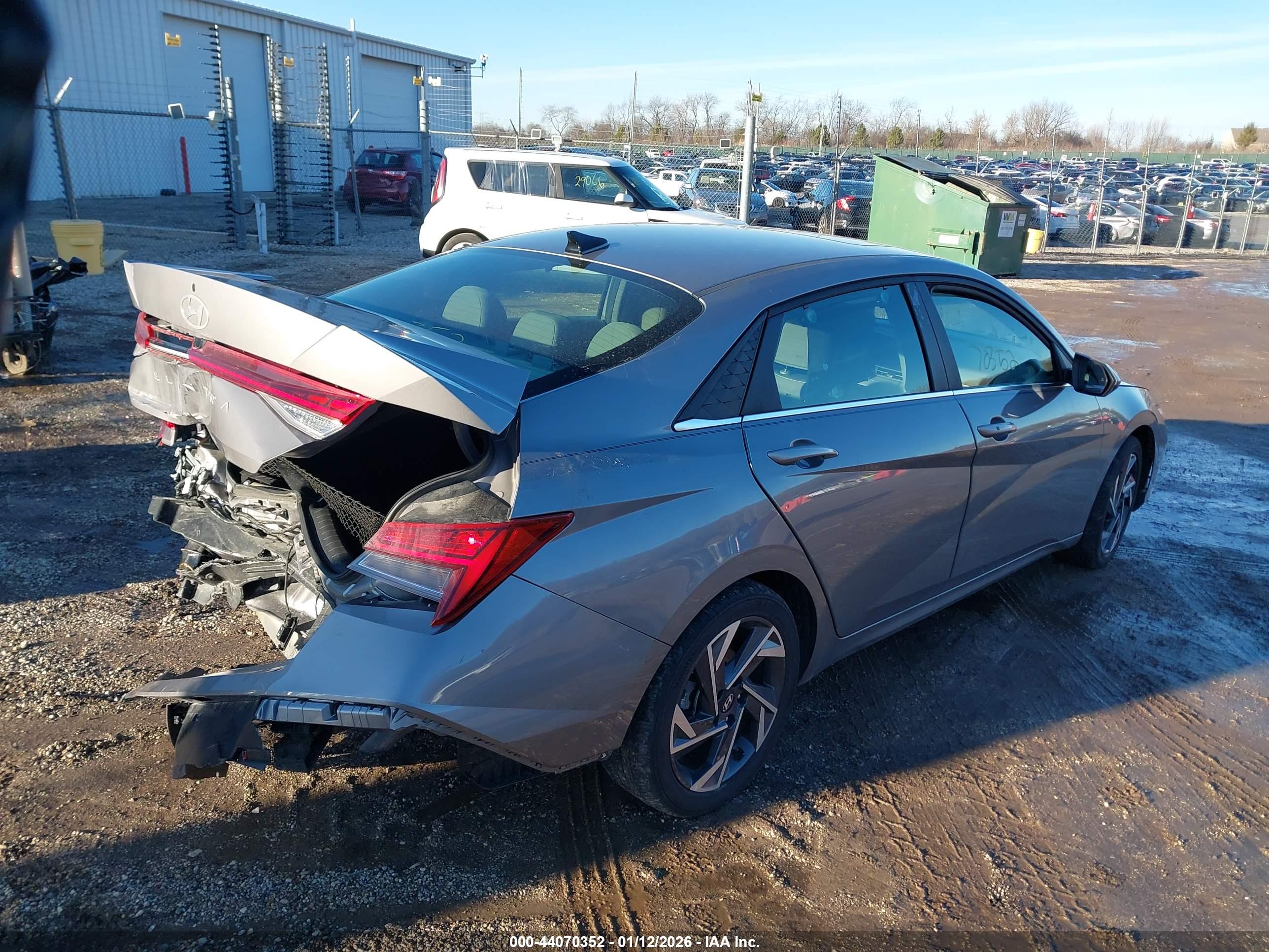 HYUNDAI ELANTRA image 4