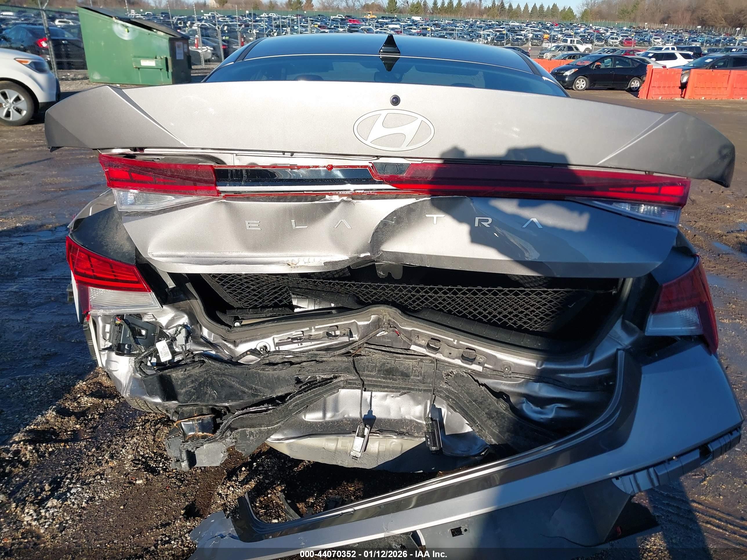 HYUNDAI ELANTRA image 6