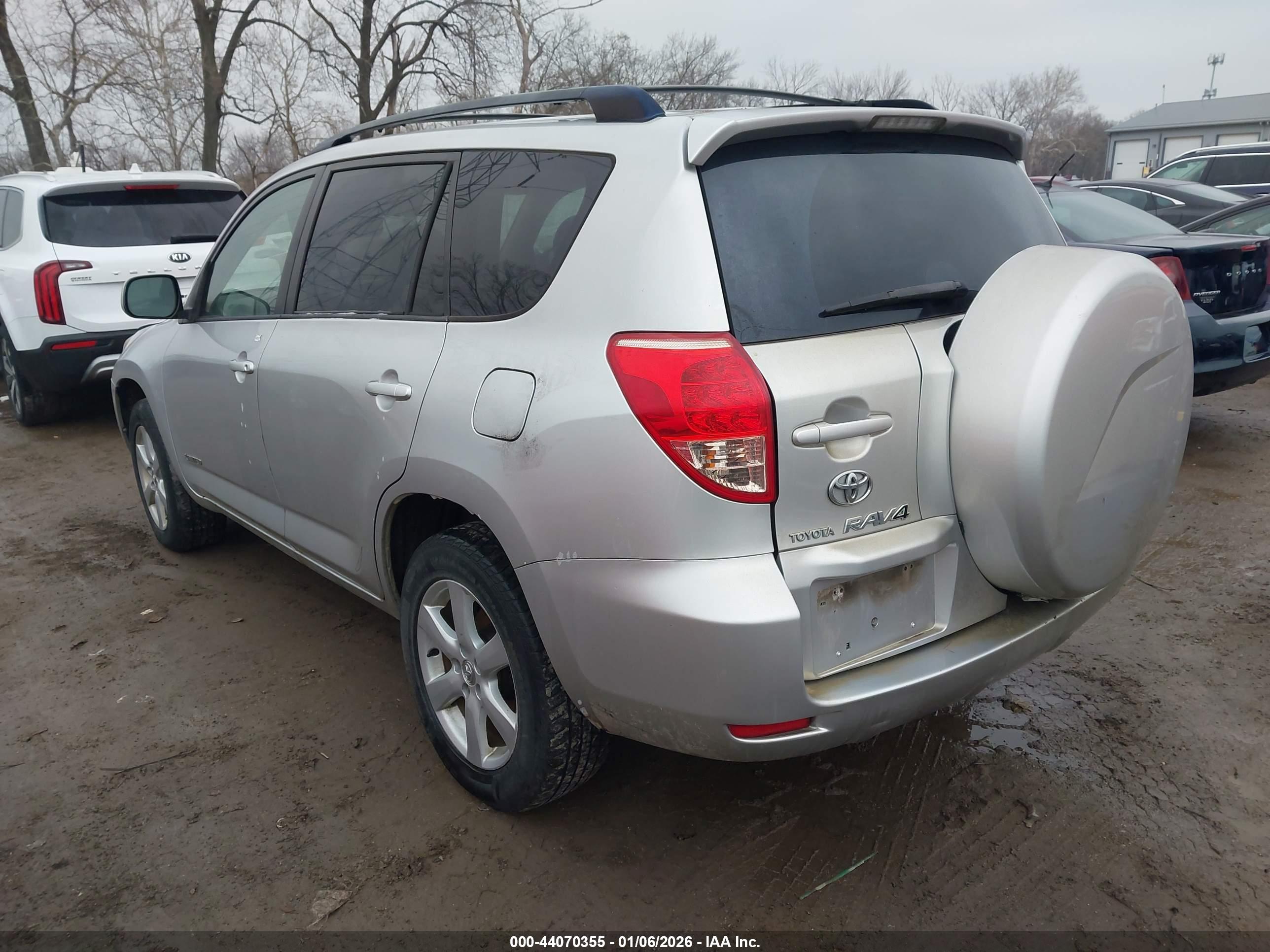 TOYOTA RAV4 image 3