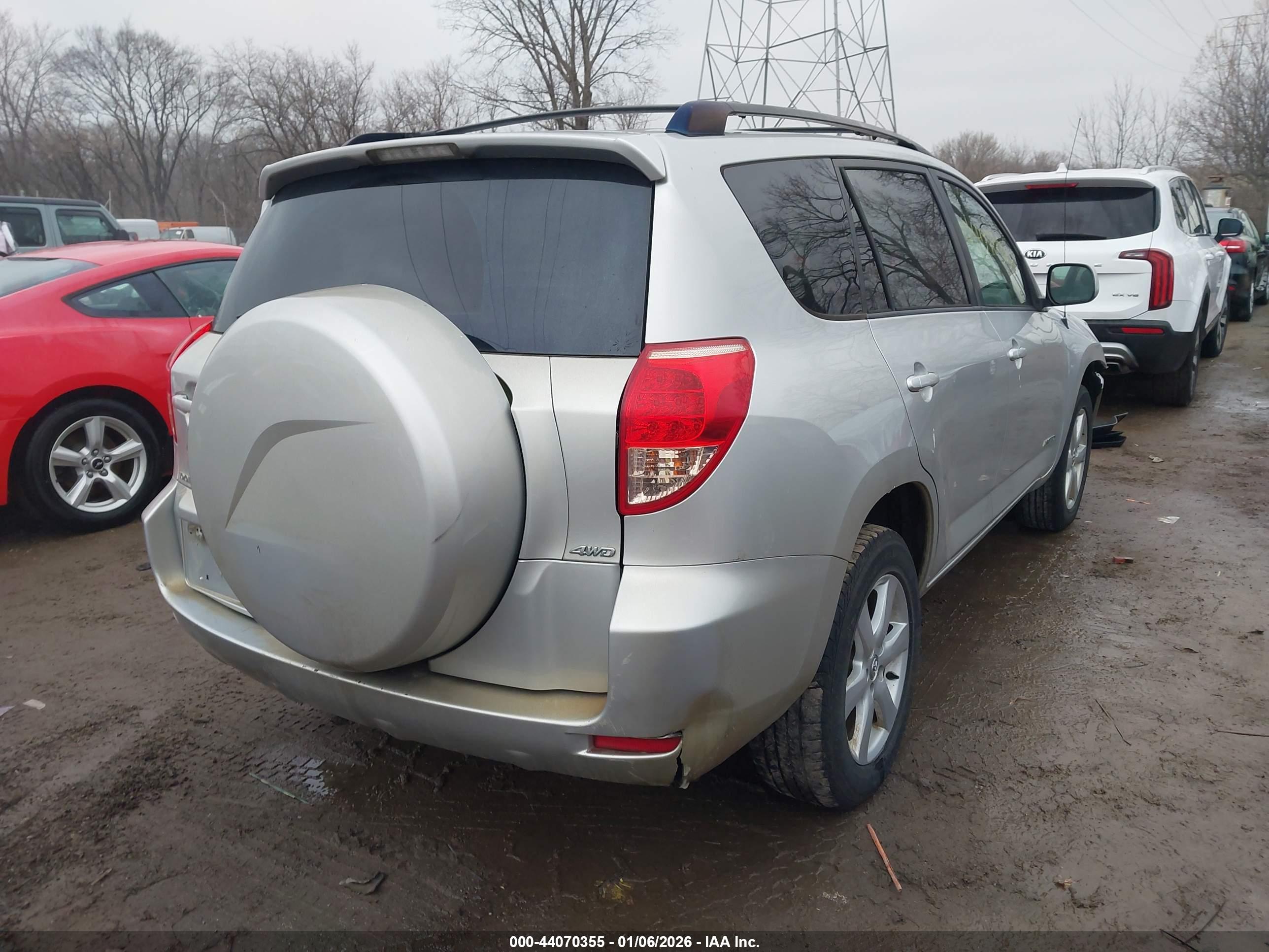 TOYOTA RAV4 image 4