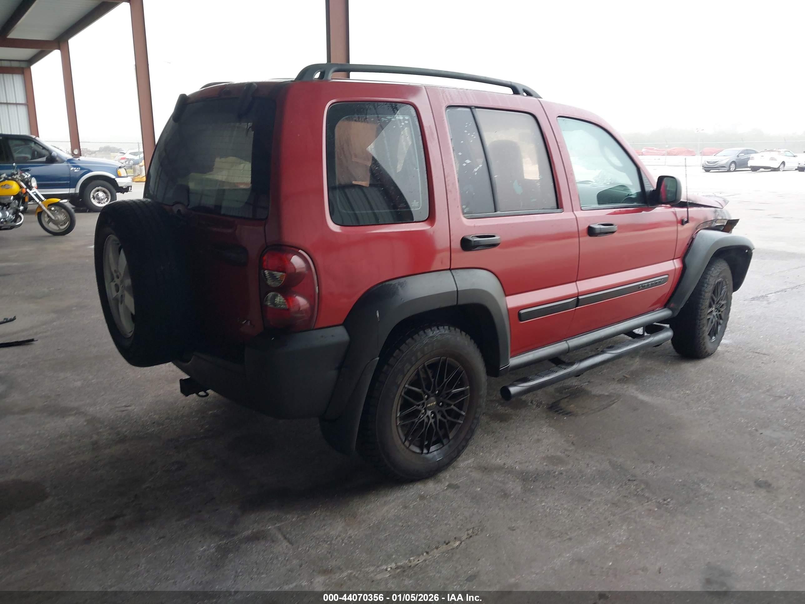 JEEP LIBERTY image 4