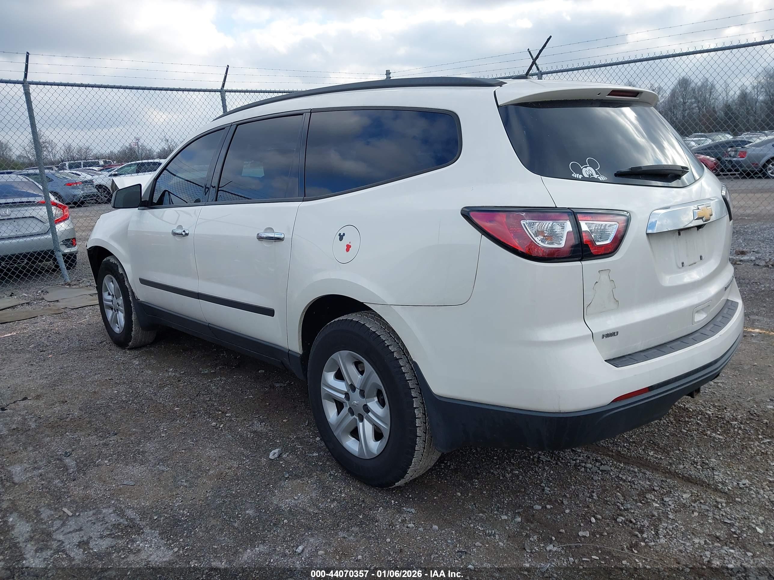 CHEVROLET TRAVERSE image 3