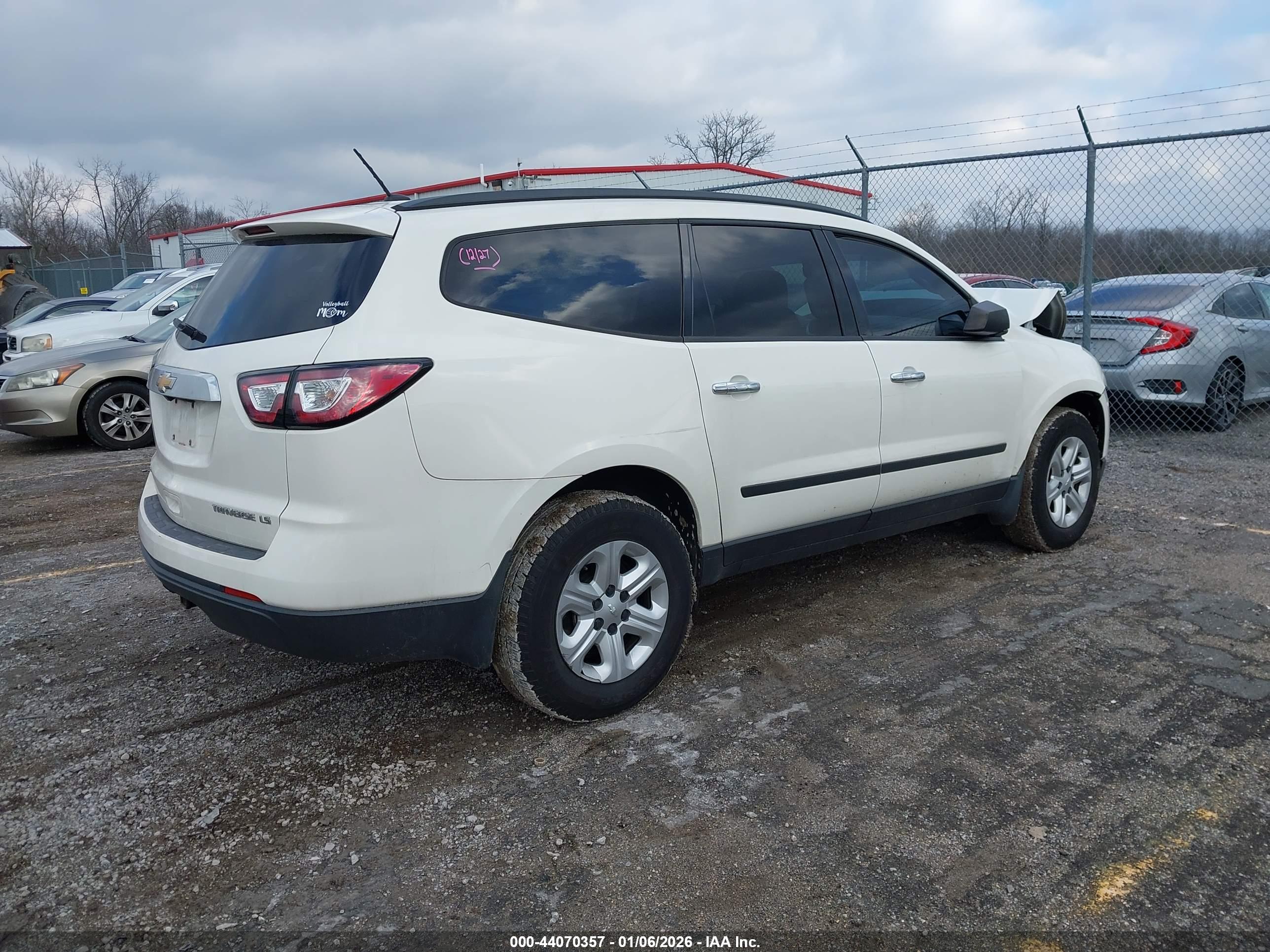 CHEVROLET TRAVERSE image 4