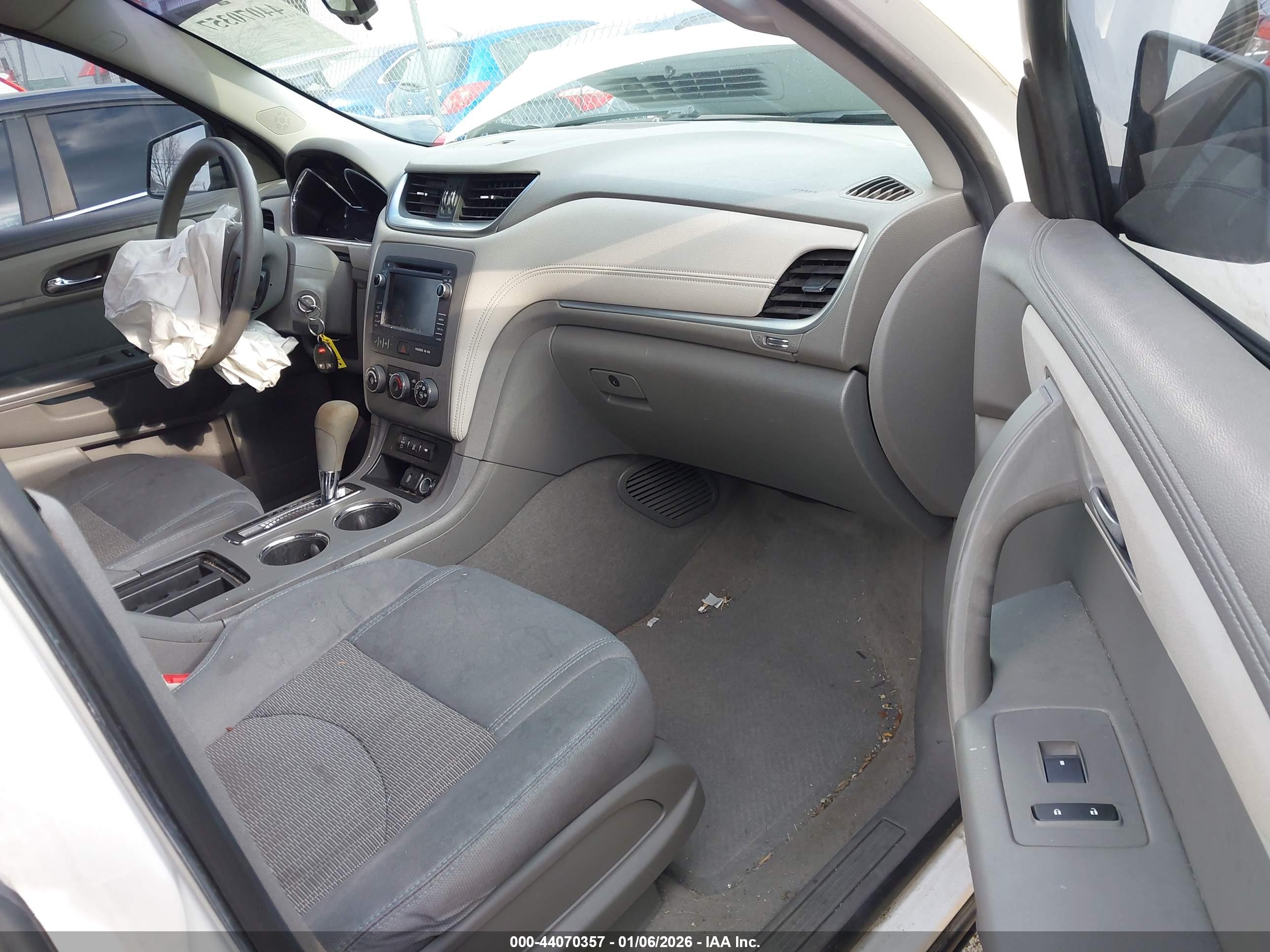 CHEVROLET TRAVERSE image 5
