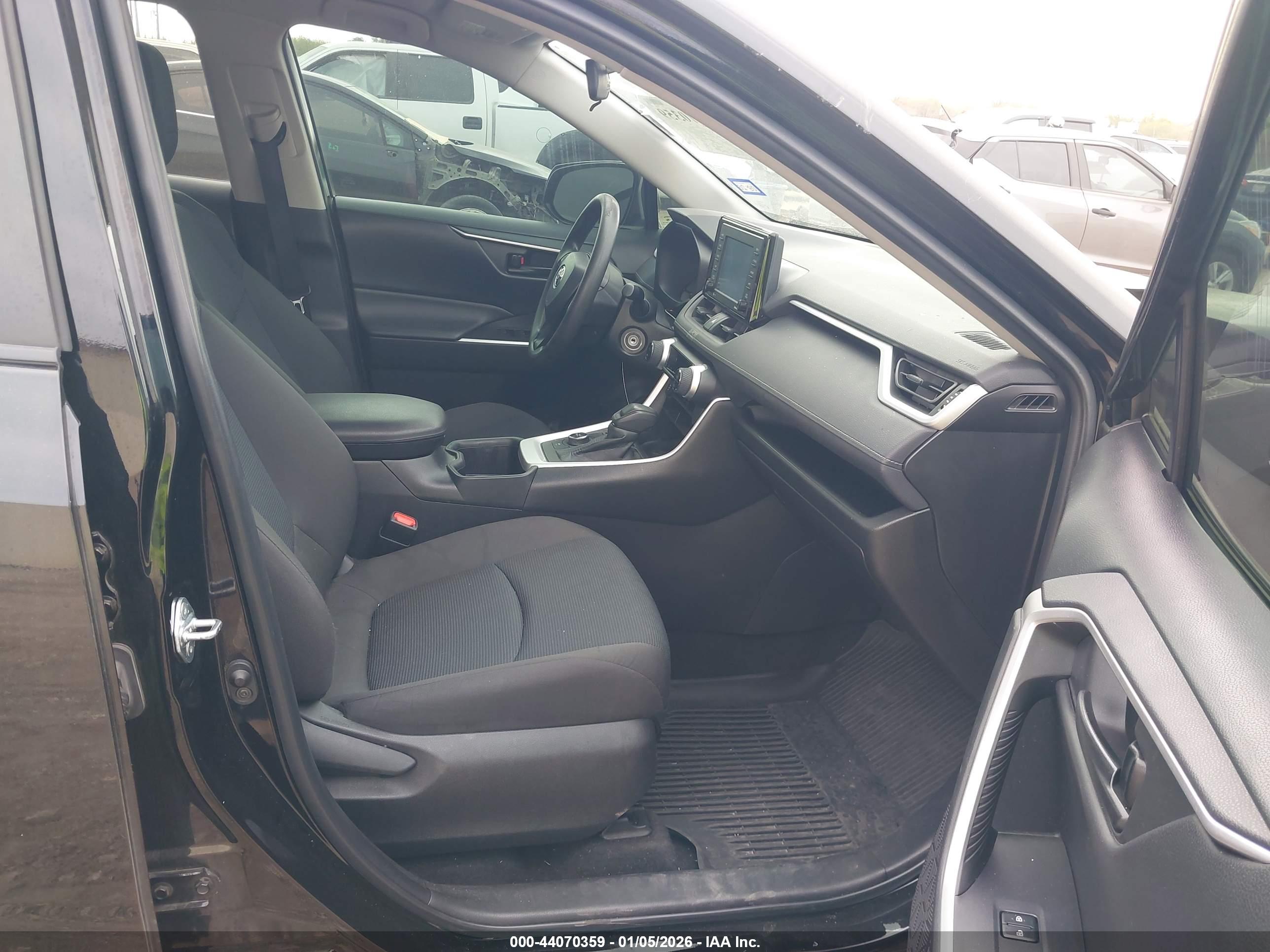 TOYOTA RAV4 image 5