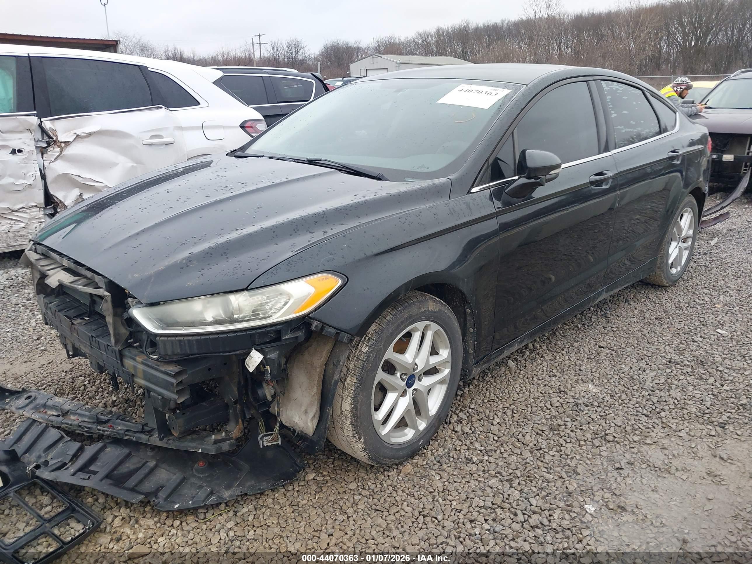 FORD FUSION image 2