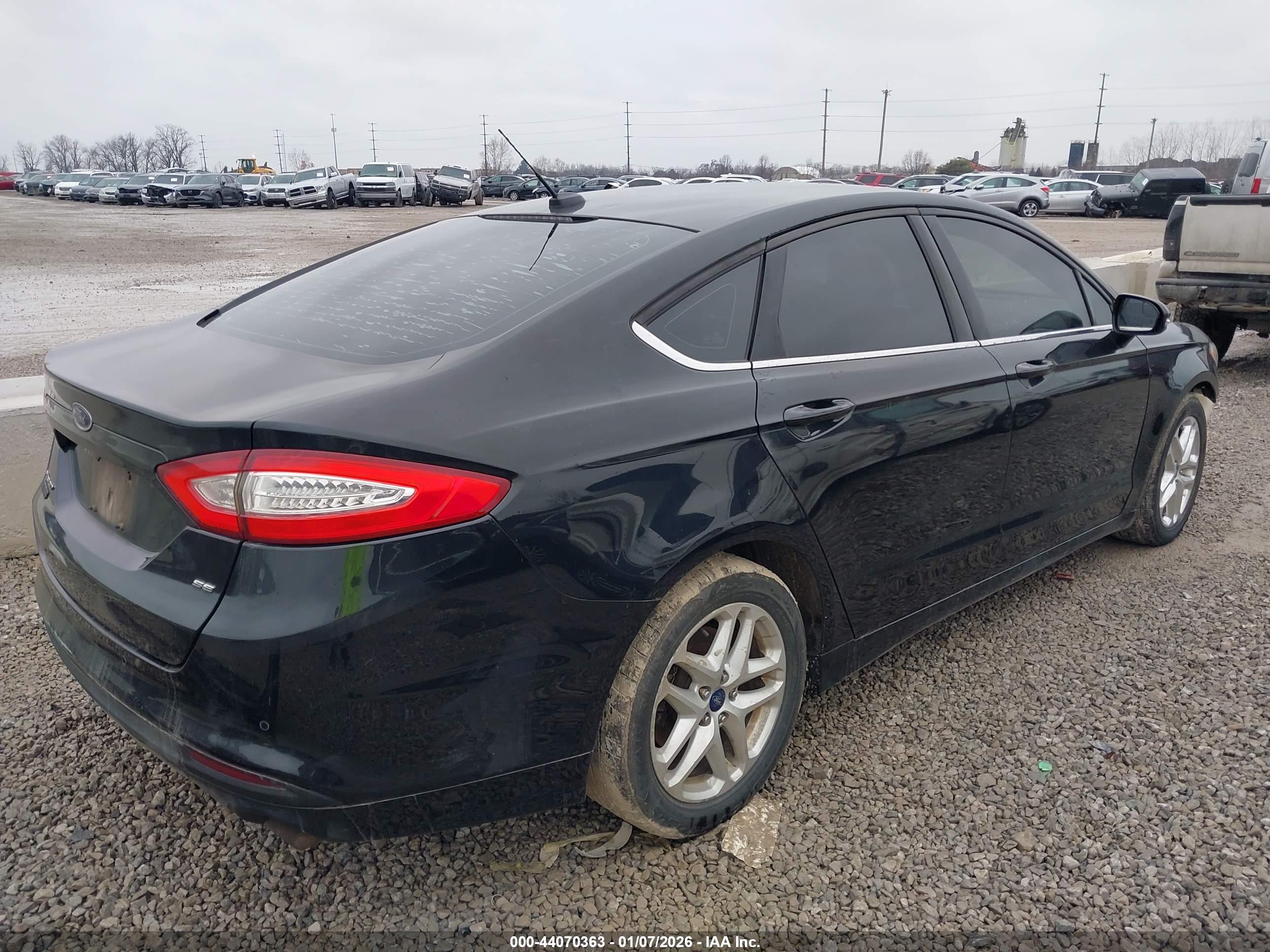 FORD FUSION image 4