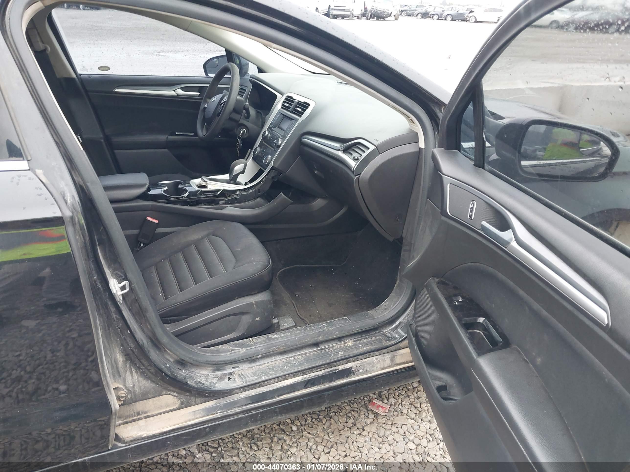 FORD FUSION image 5