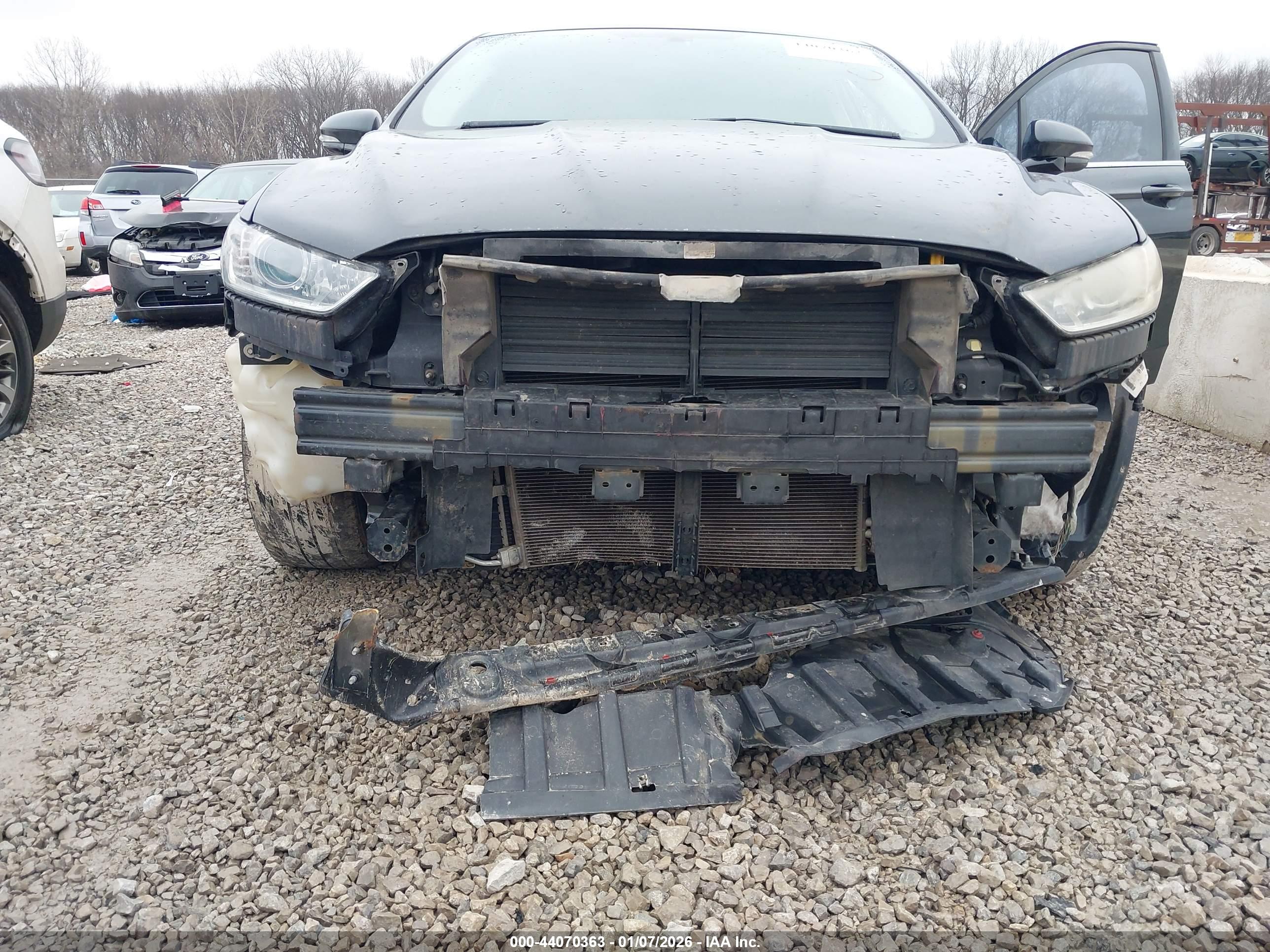 FORD FUSION image 6