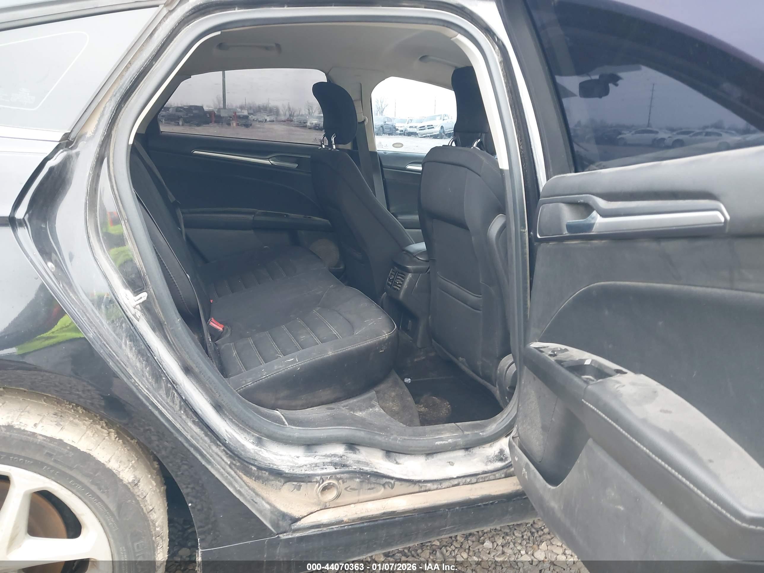 FORD FUSION image 8