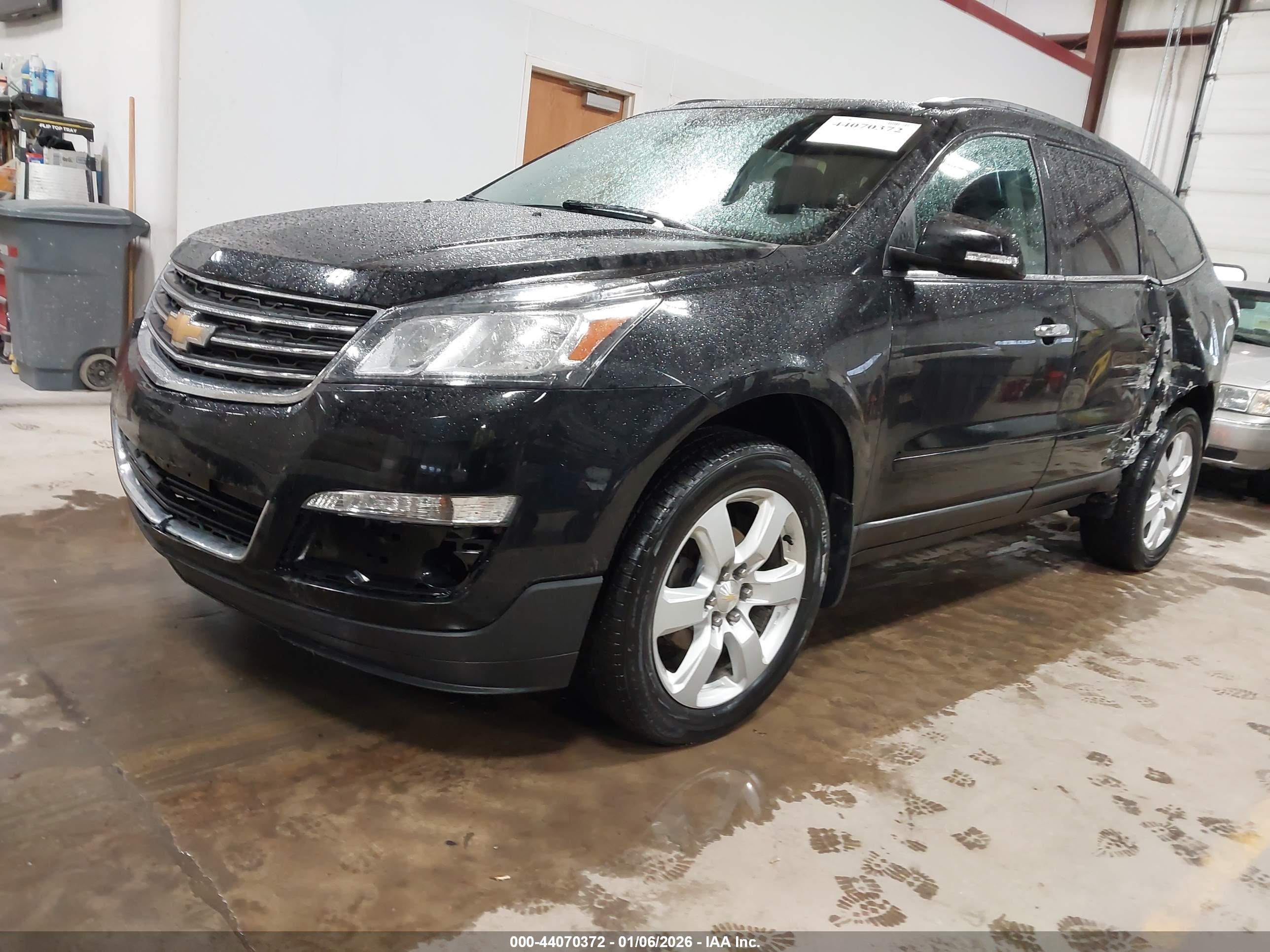 CHEVROLET TRAVERSE image 2