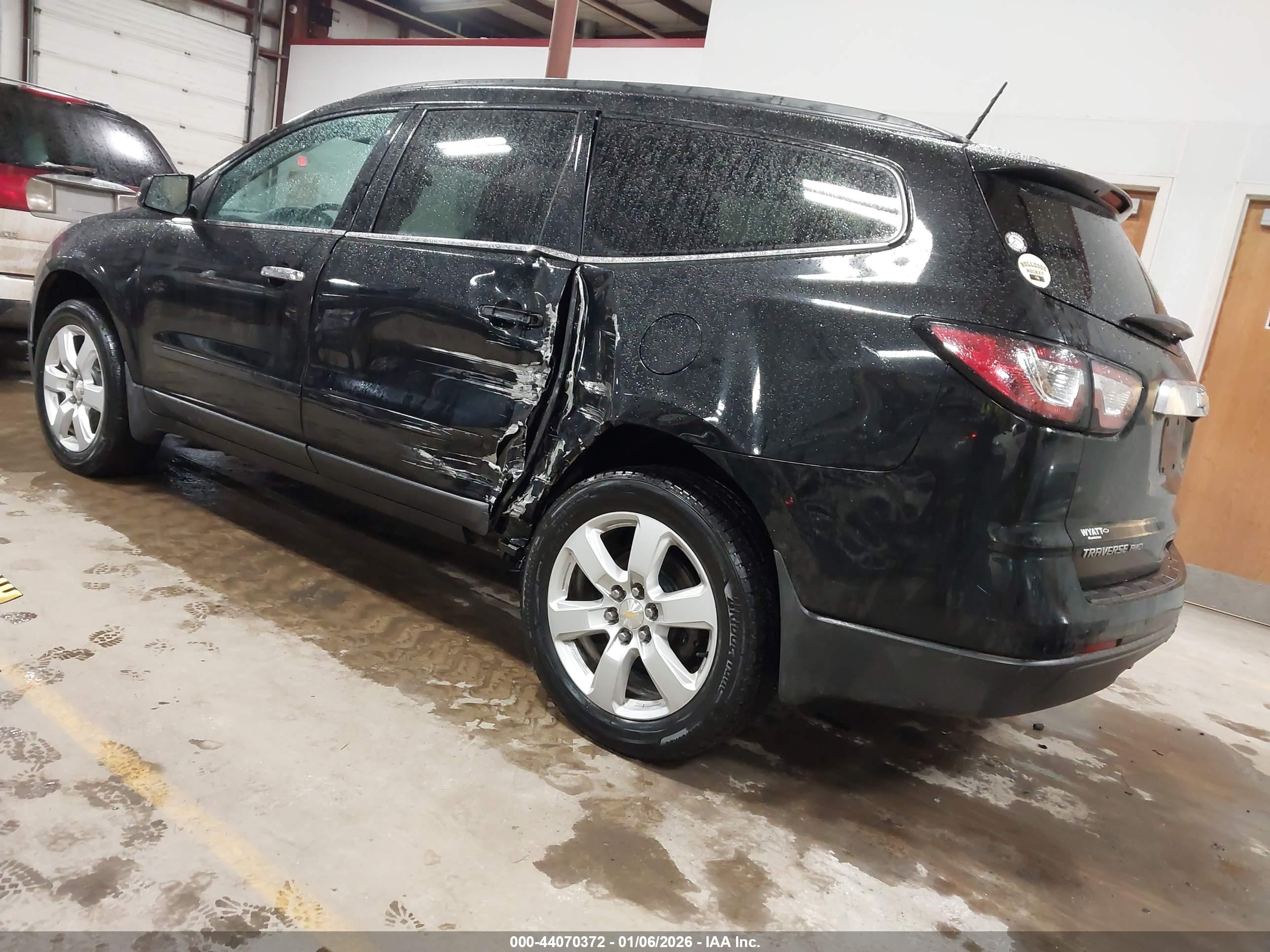 CHEVROLET TRAVERSE image 3