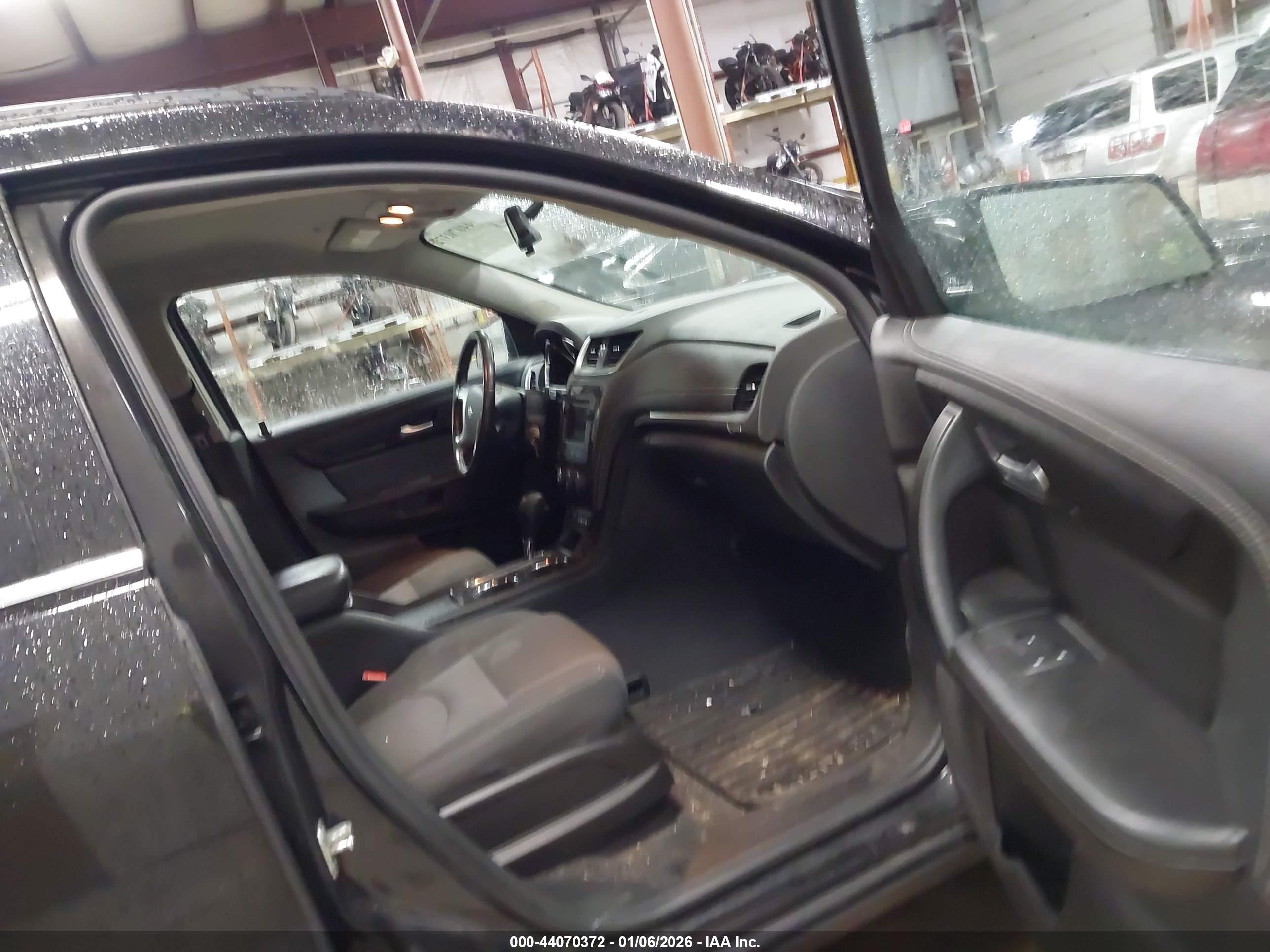 CHEVROLET TRAVERSE image 5