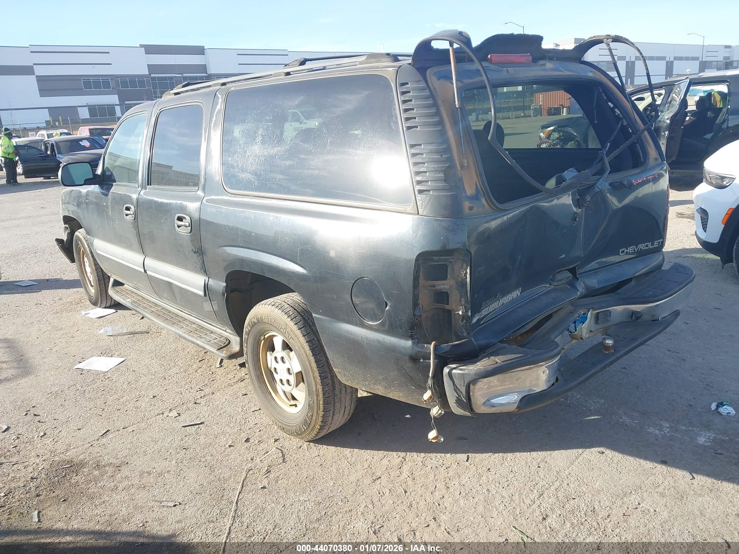 CHEVROLET SUBURBAN image 3