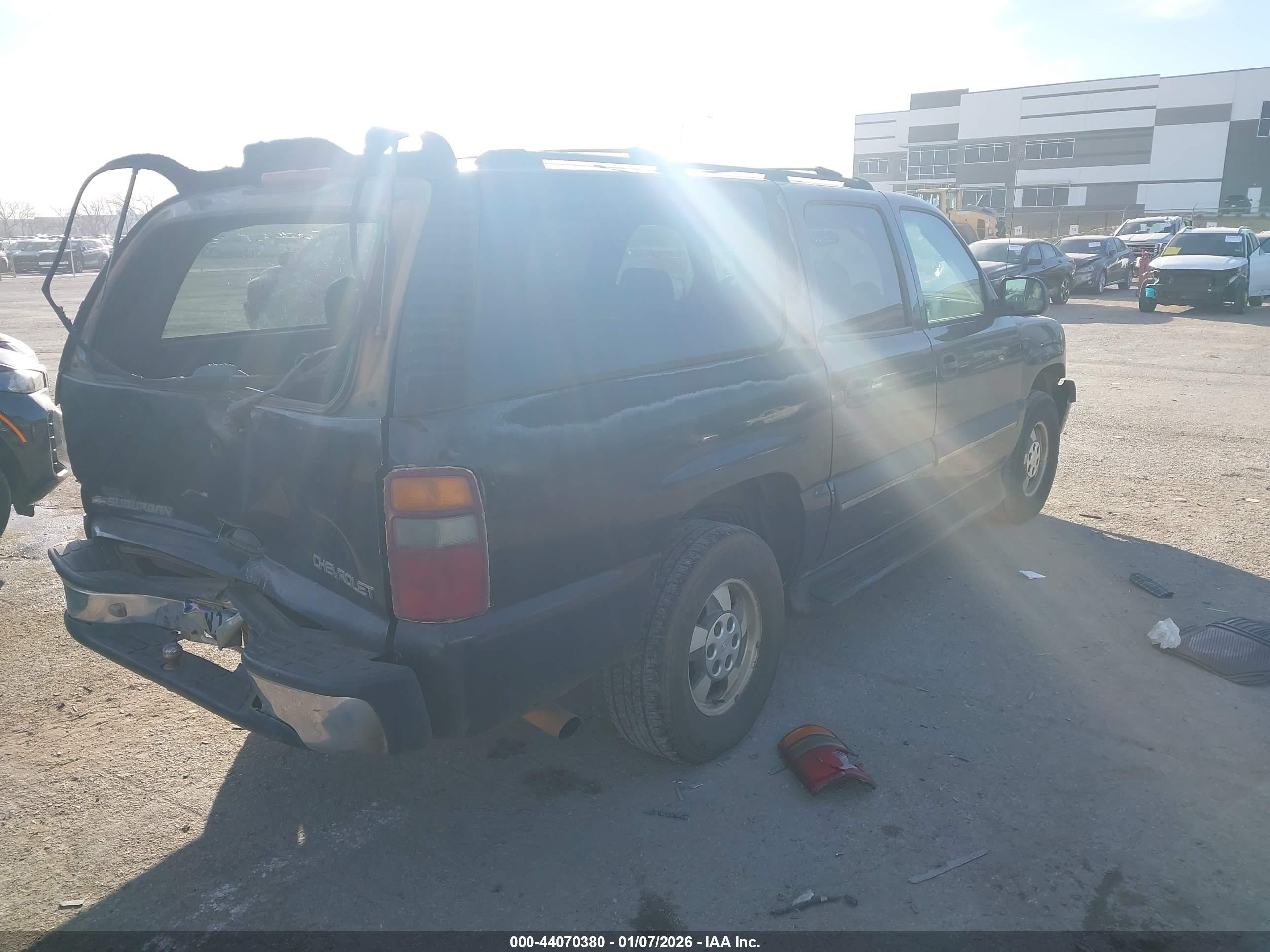 CHEVROLET SUBURBAN image 4