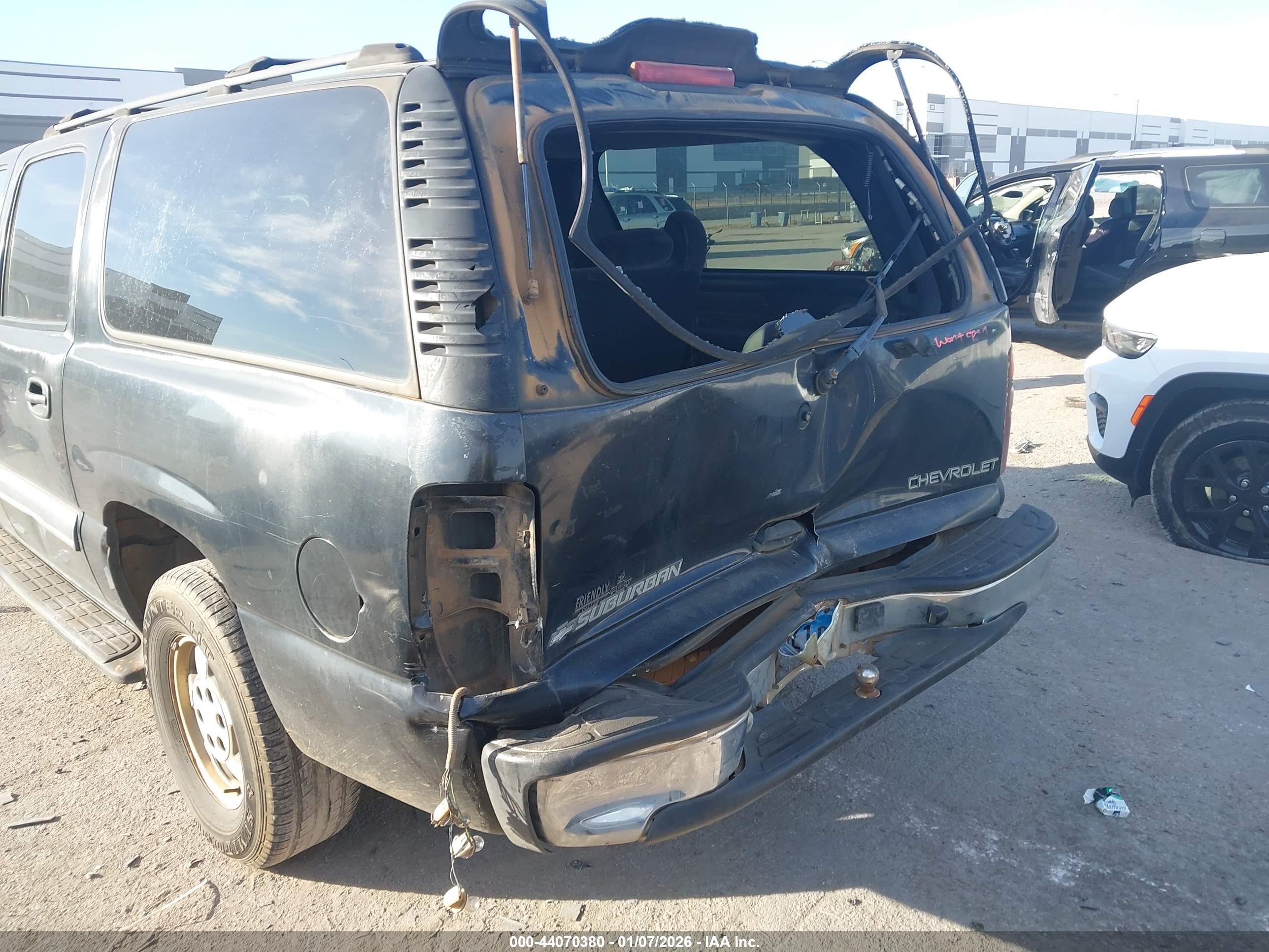 CHEVROLET SUBURBAN image 6