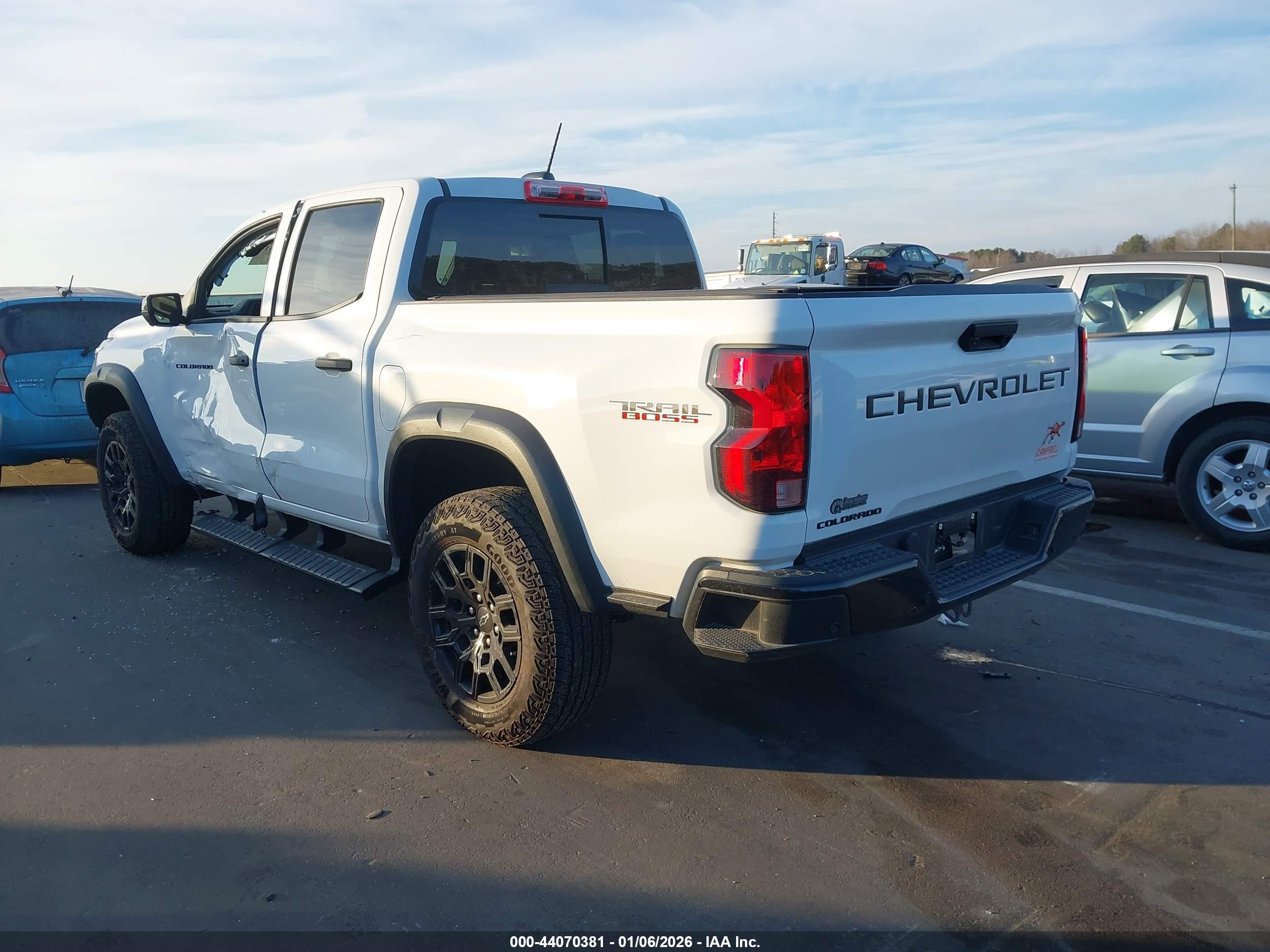 CHEVROLET COLORADO image 3