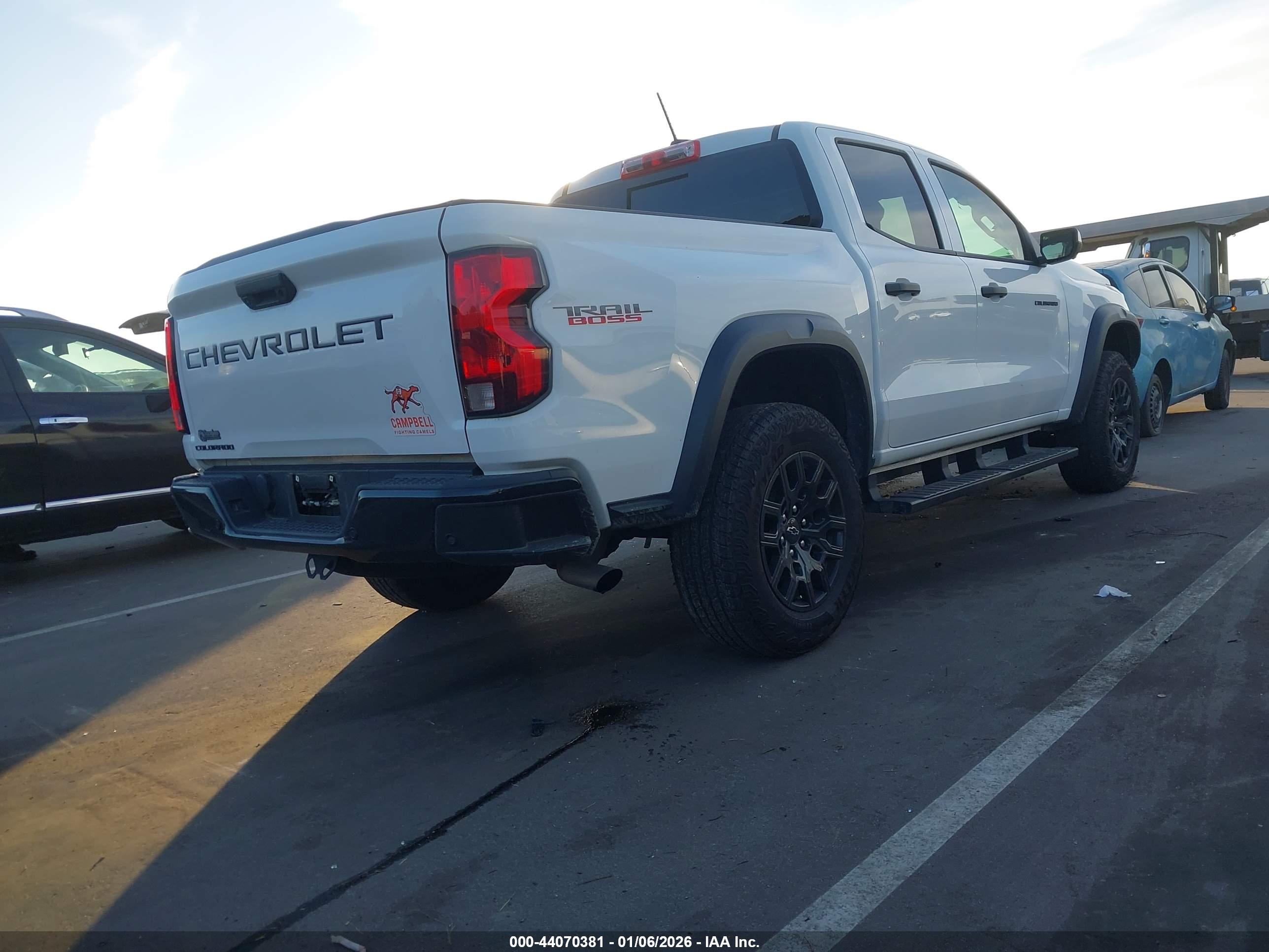 CHEVROLET COLORADO image 4