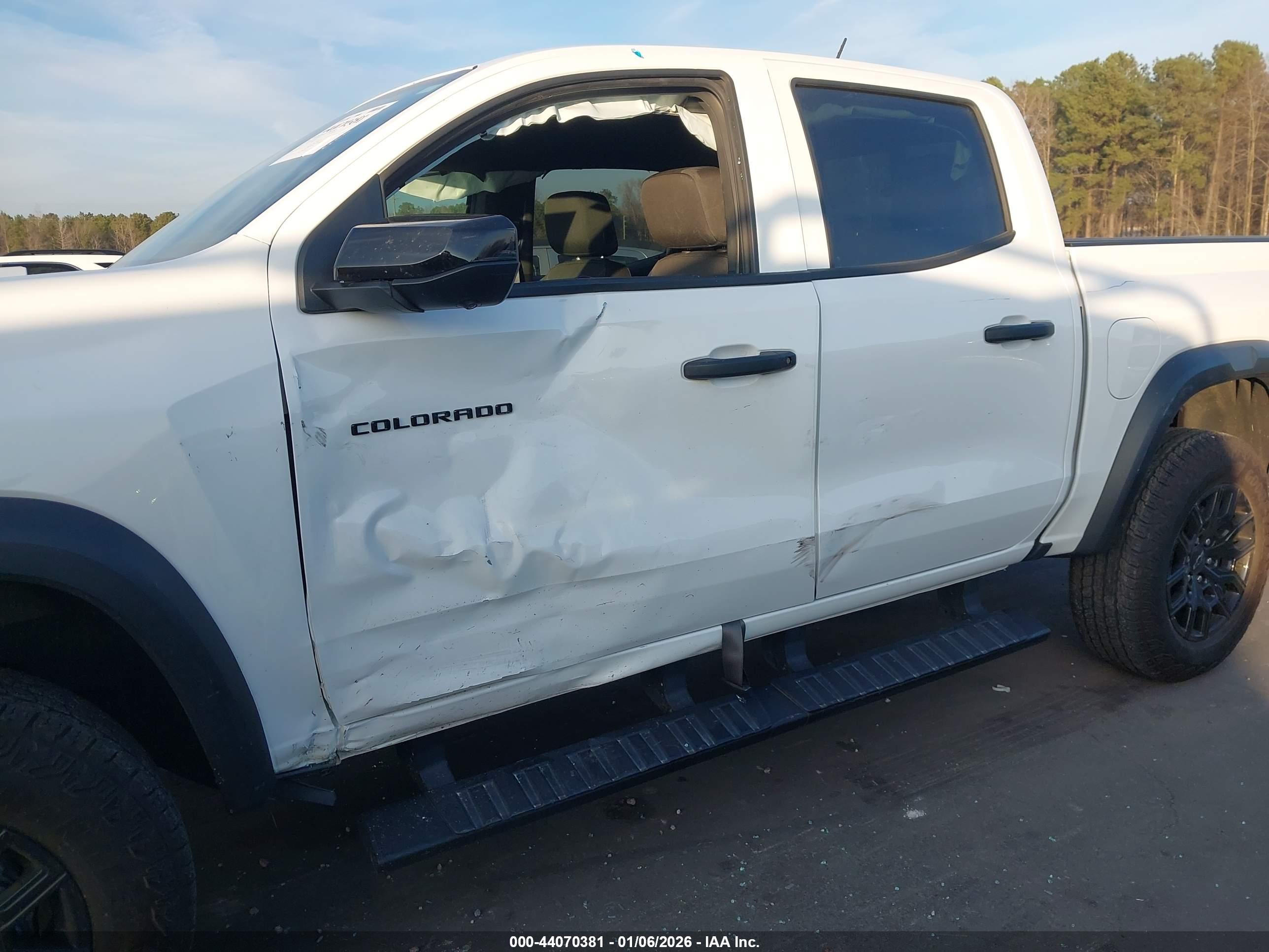 CHEVROLET COLORADO image 6