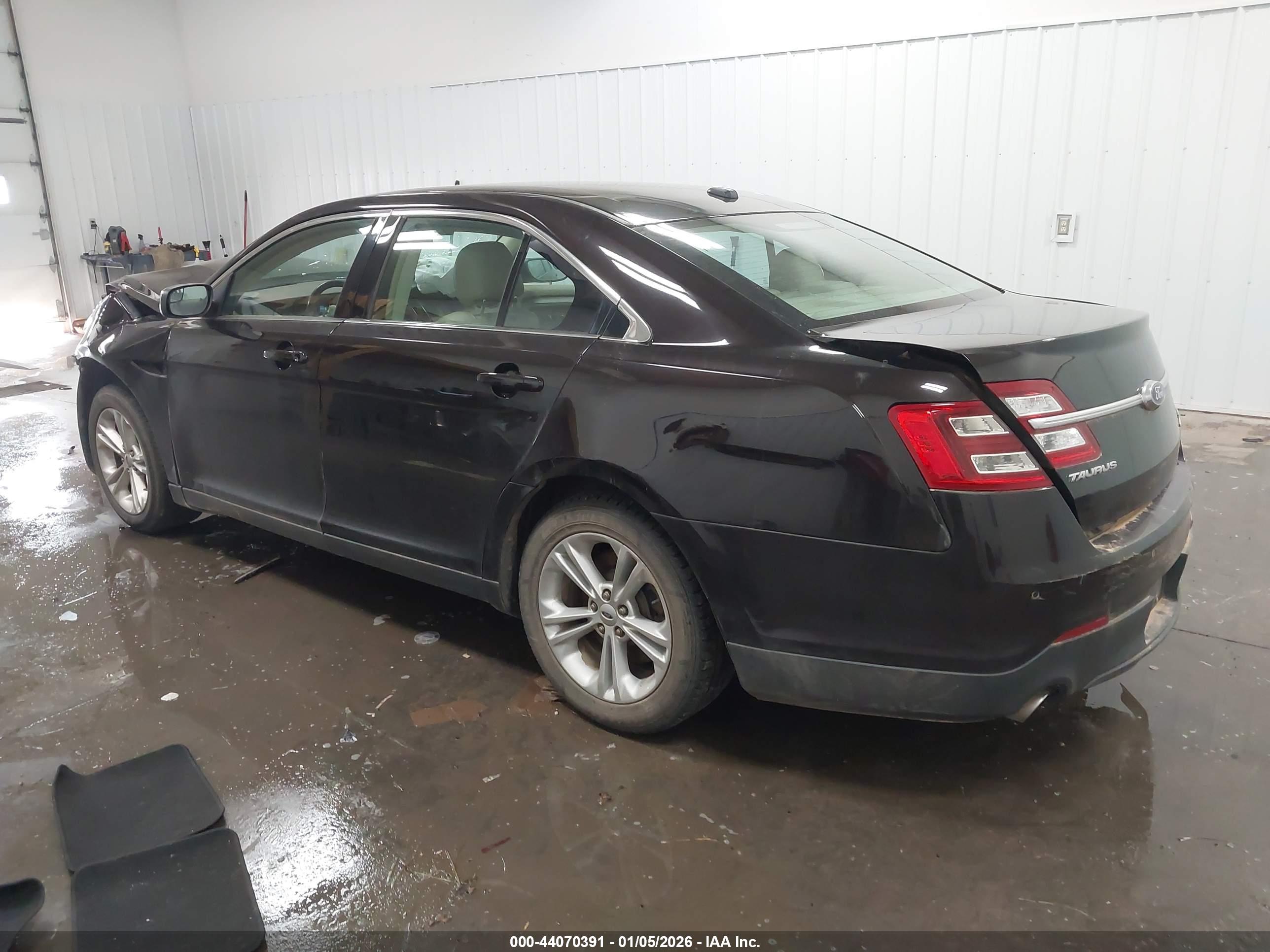 FORD TAURUS image 3