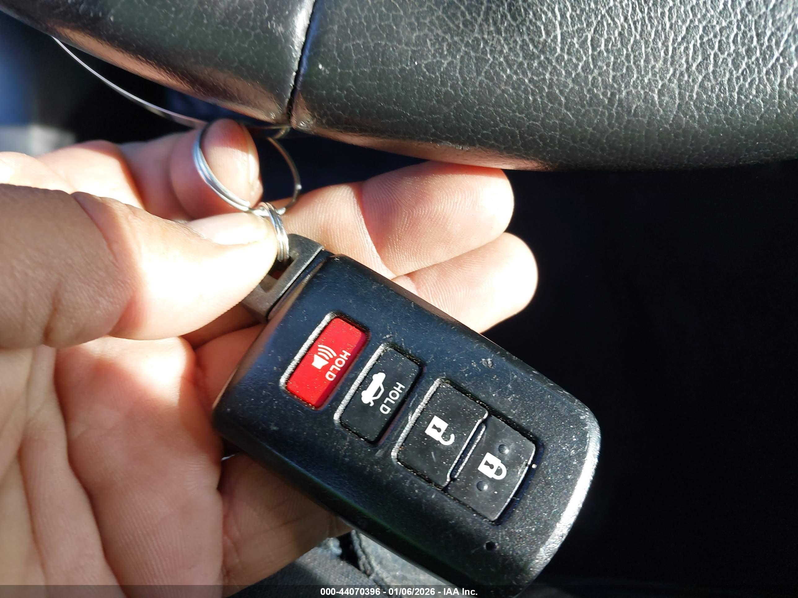 TOYOTA AVALON image 11