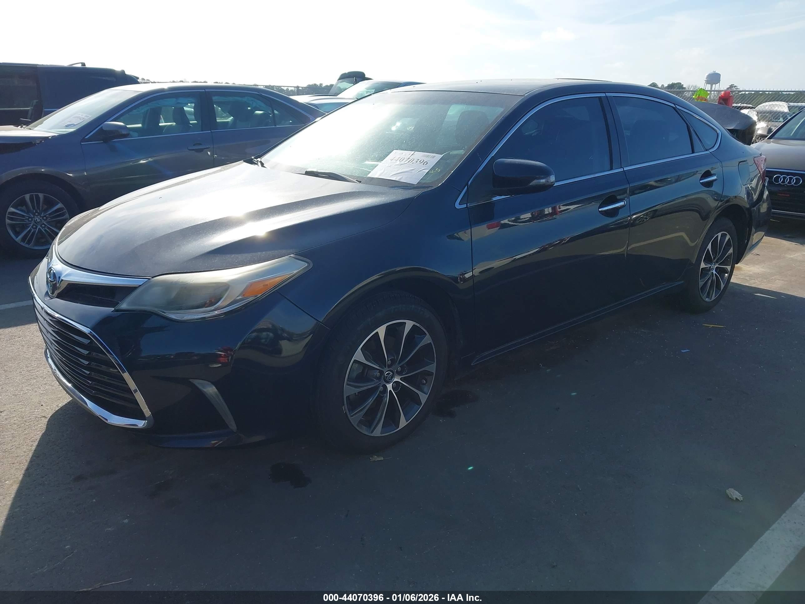 TOYOTA AVALON image 2