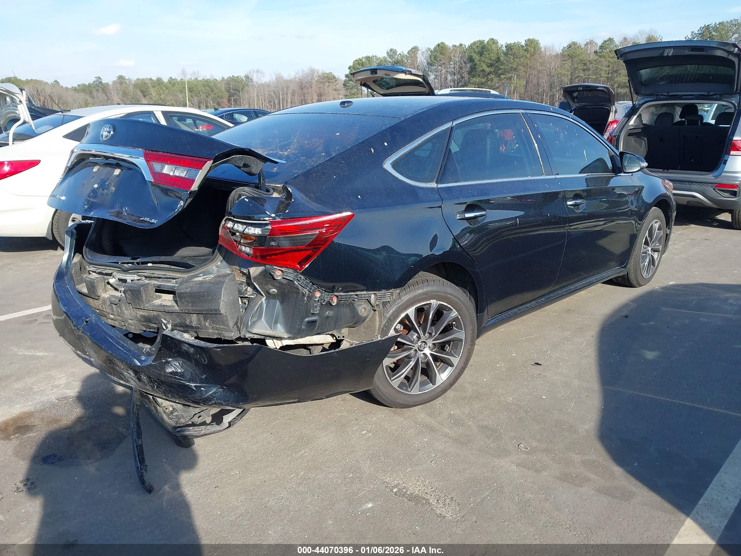 TOYOTA AVALON image 4