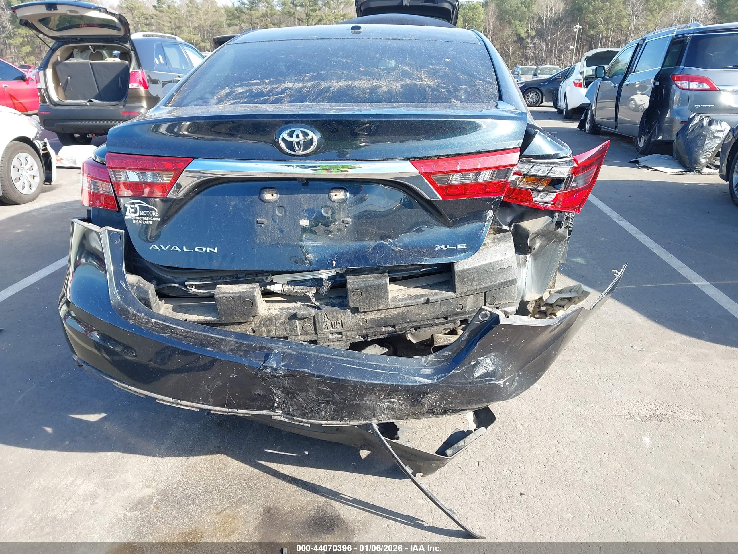 TOYOTA AVALON image 6