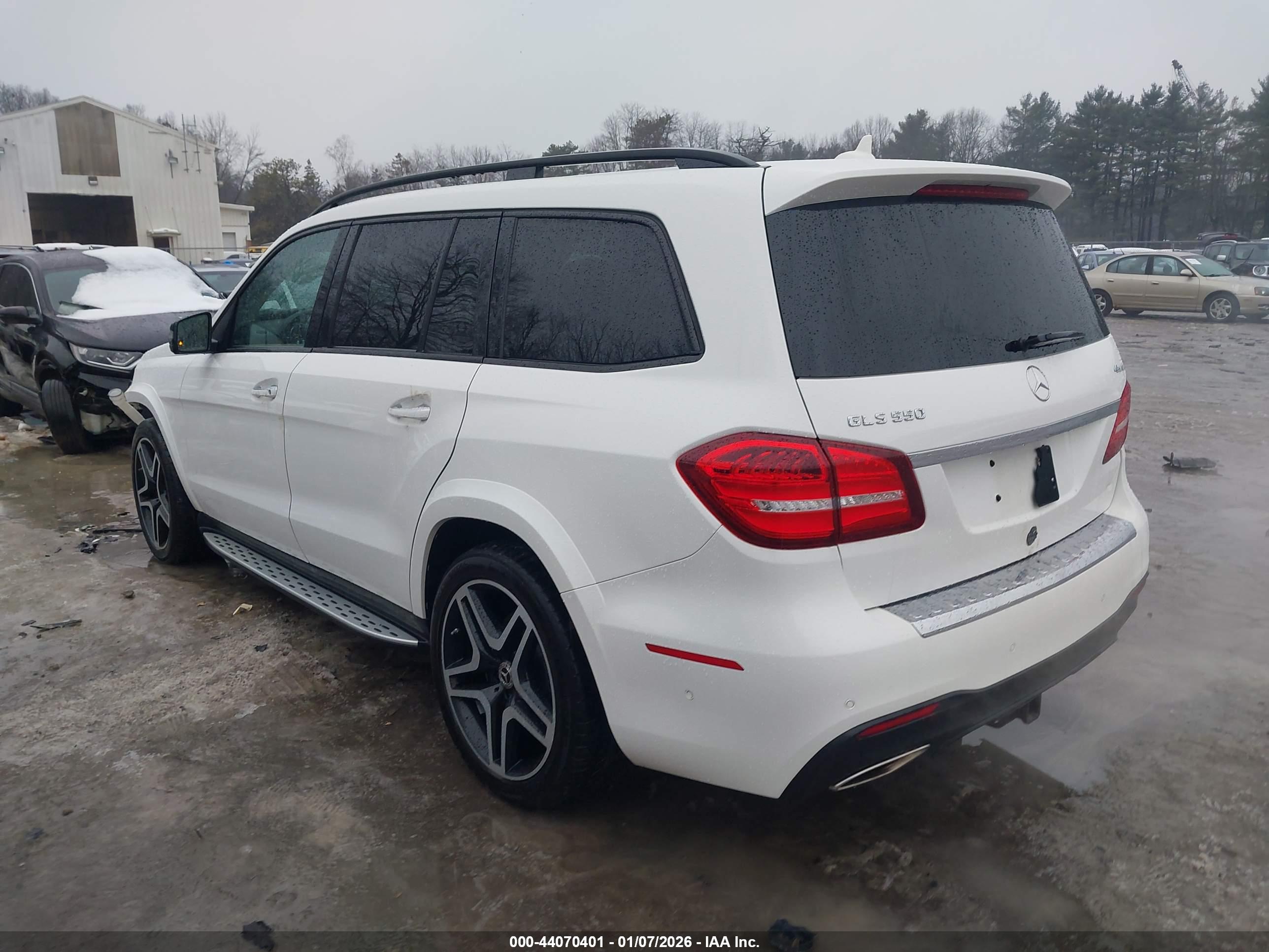 MERCEDES-BENZ GLS image 3