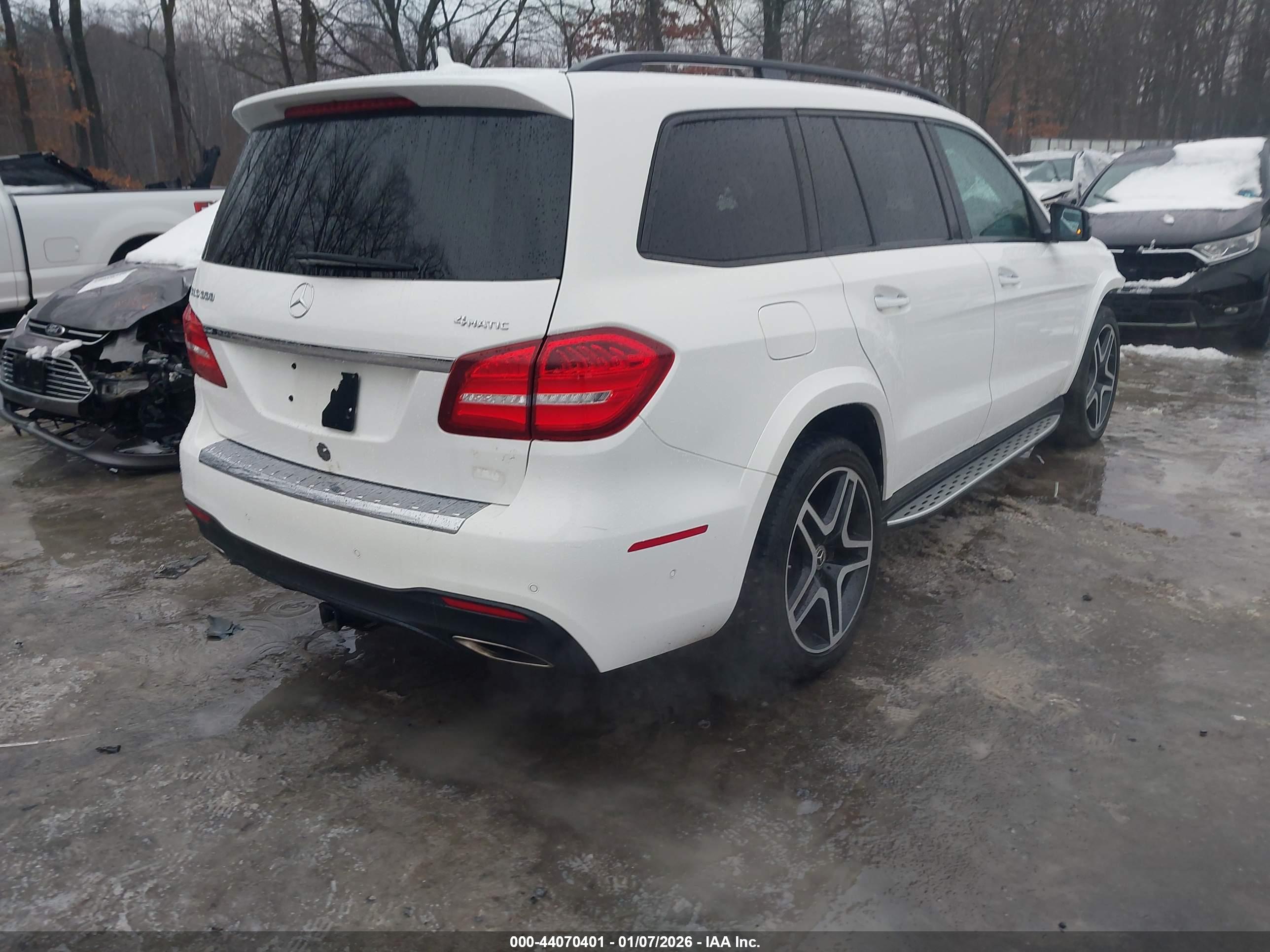 MERCEDES-BENZ GLS image 4